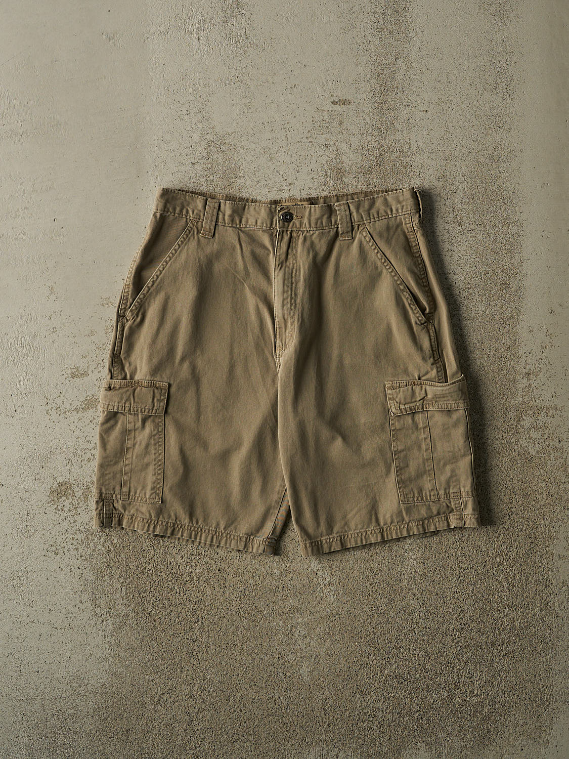 Vintage Y2K Beige Wrangler Cargo Shorts (33x10)