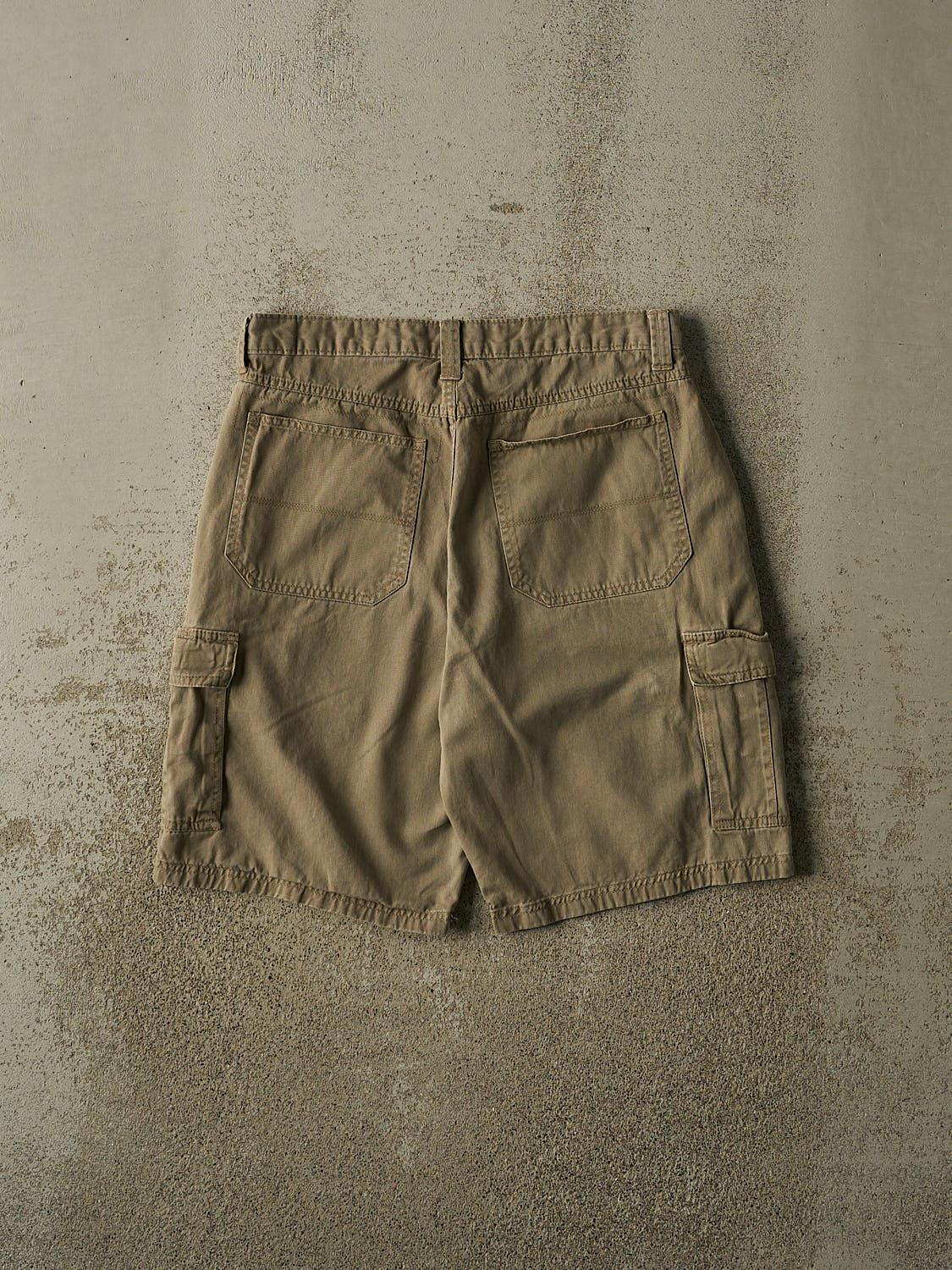 Vintage Y2K Beige Wrangler Cargo Shorts (33x10)
