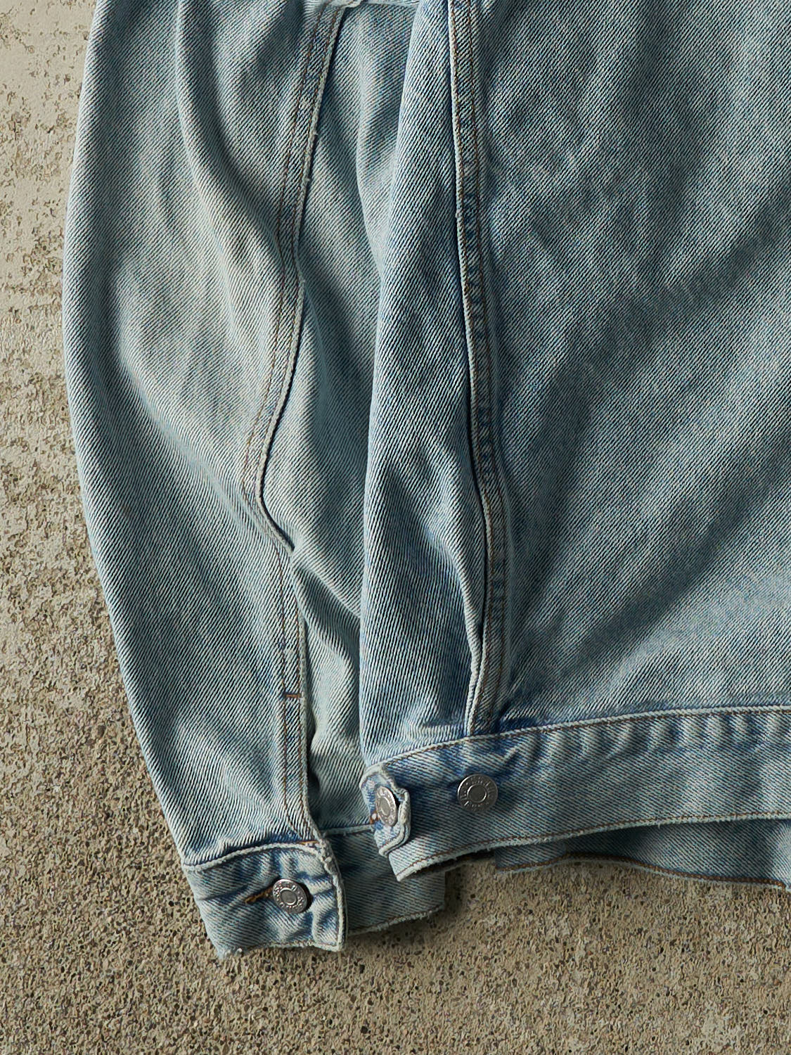Vintage 80s Light Wash Guess Denim Jacket (L/XL)