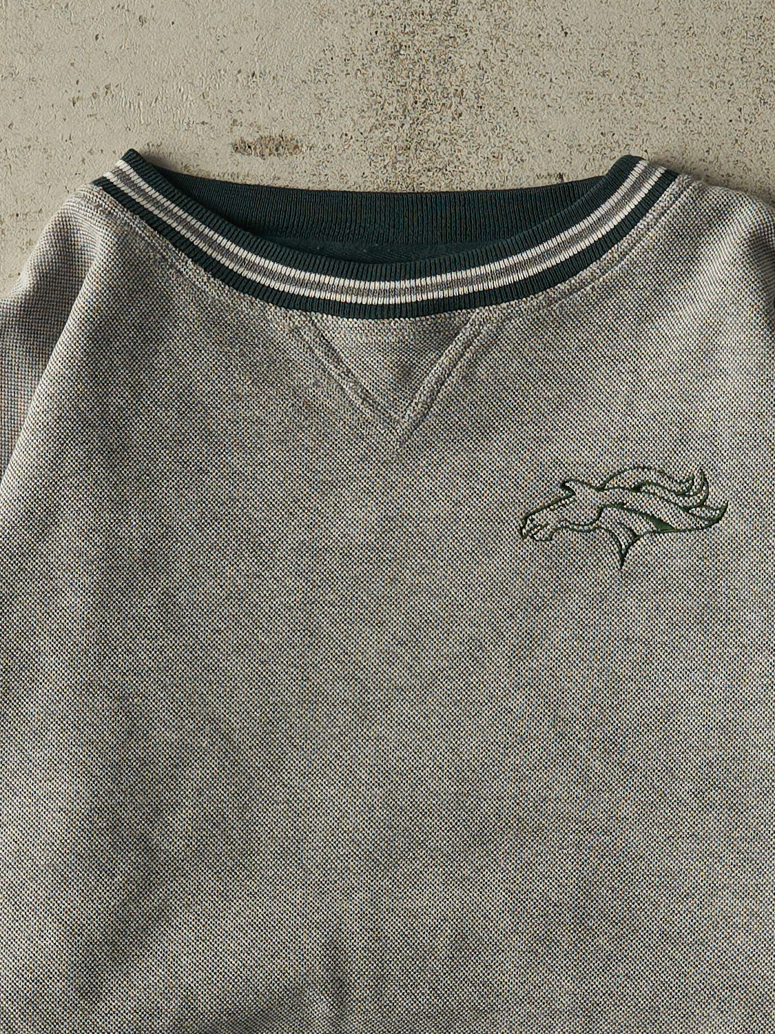Vintage 90s Grey Textured Embroidered Crewneck (XXL)