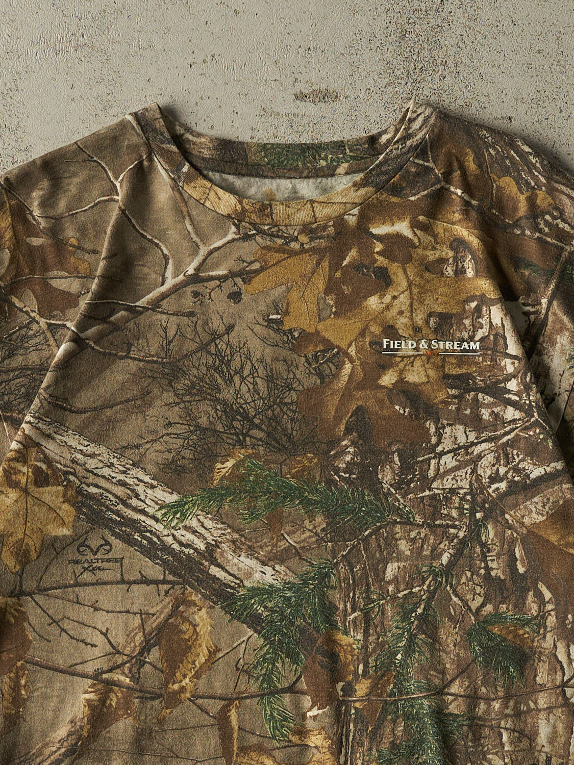 Vintage Y2K Camo Realtree Logo Tee (M/L)