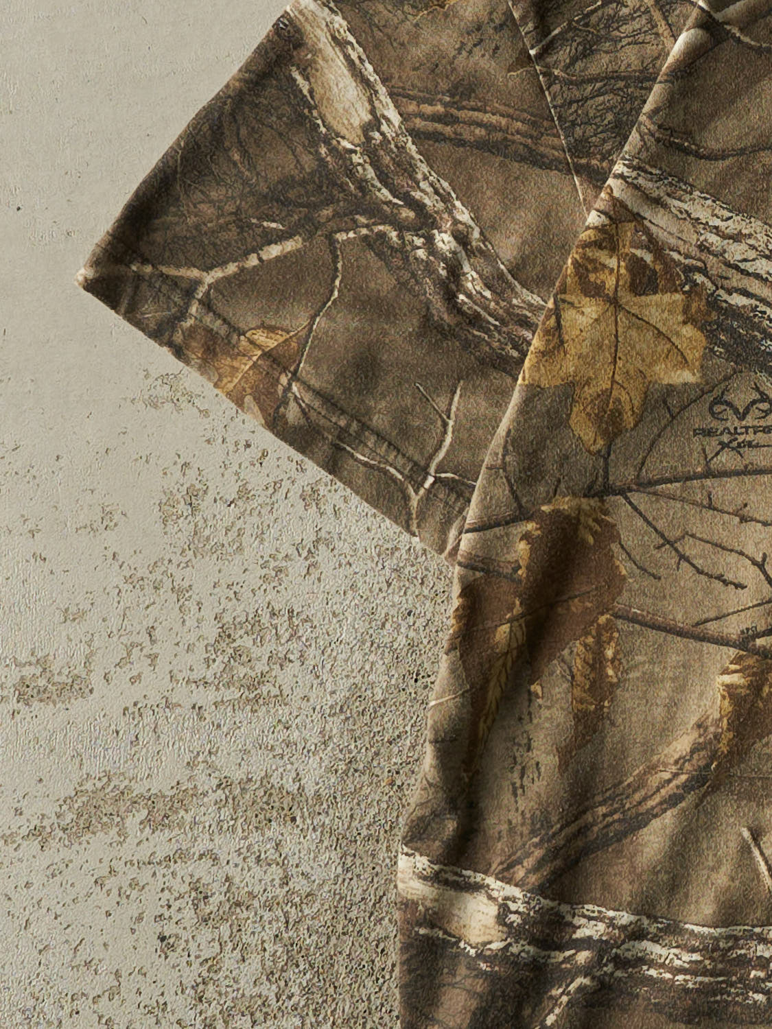 Vintage Y2K Camo Realtree Logo Tee (M/L)