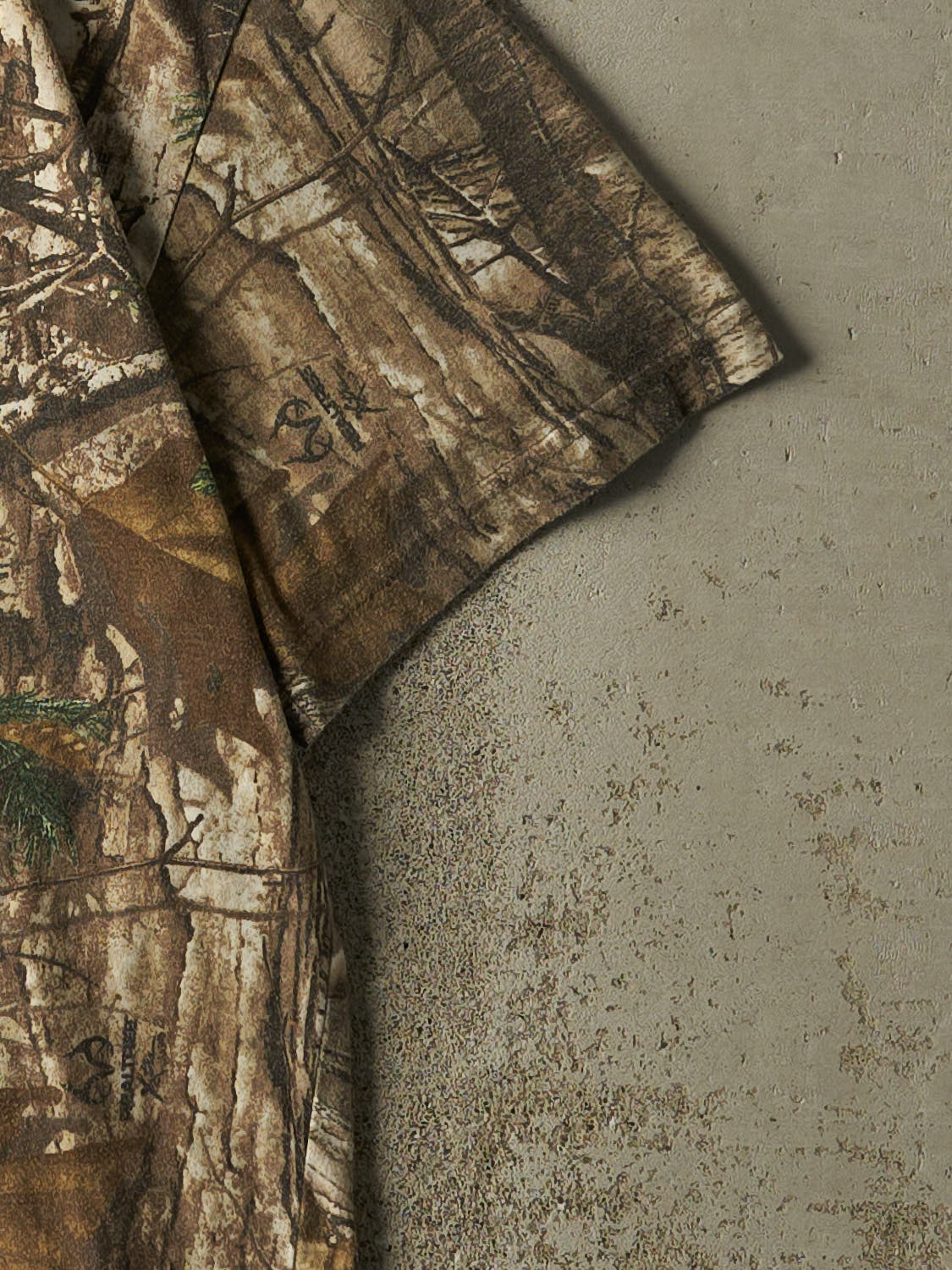 Vintage Y2K Camo Realtree Logo Tee (M/L)