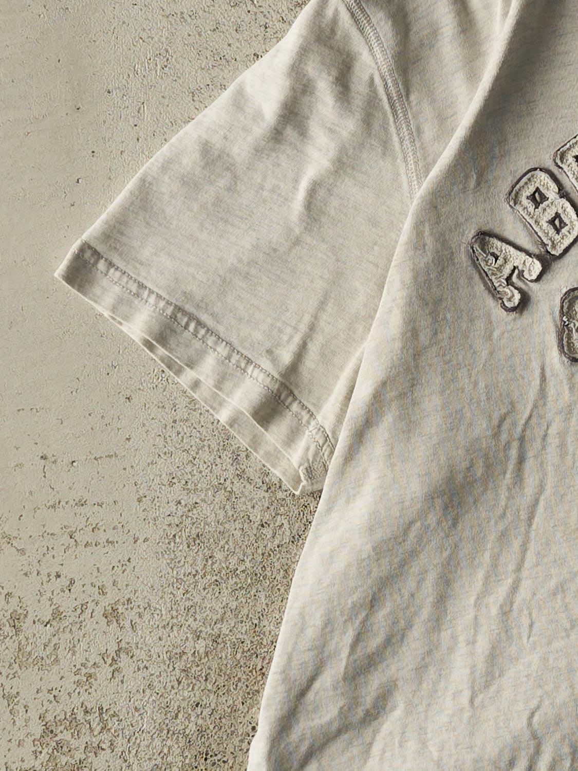 Vintage Y2K Heather Grey Abercrombie & Fitch Embroidered Tee (S/M)