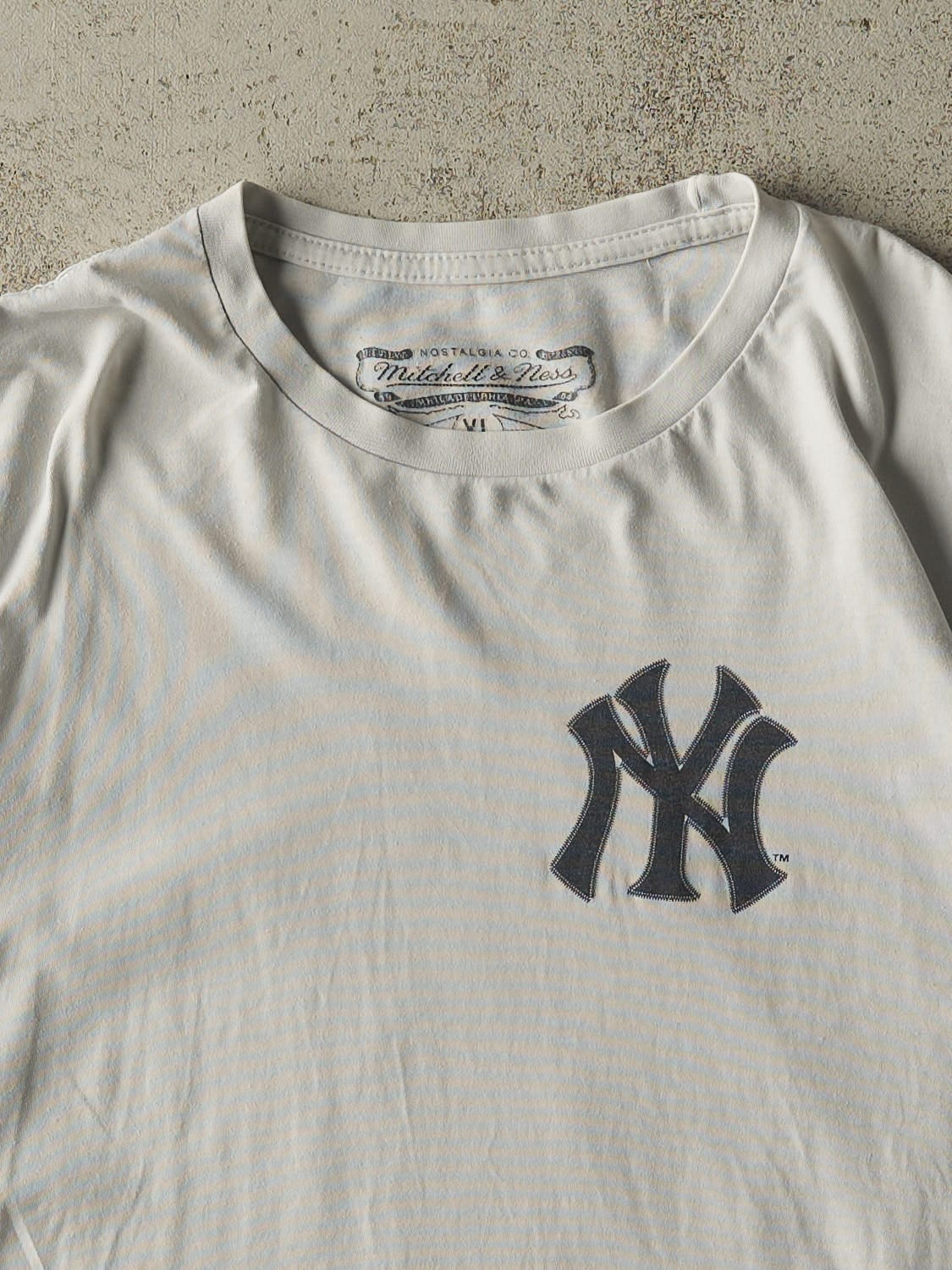 Vintage Y2K White New York Yankees Tee (L)