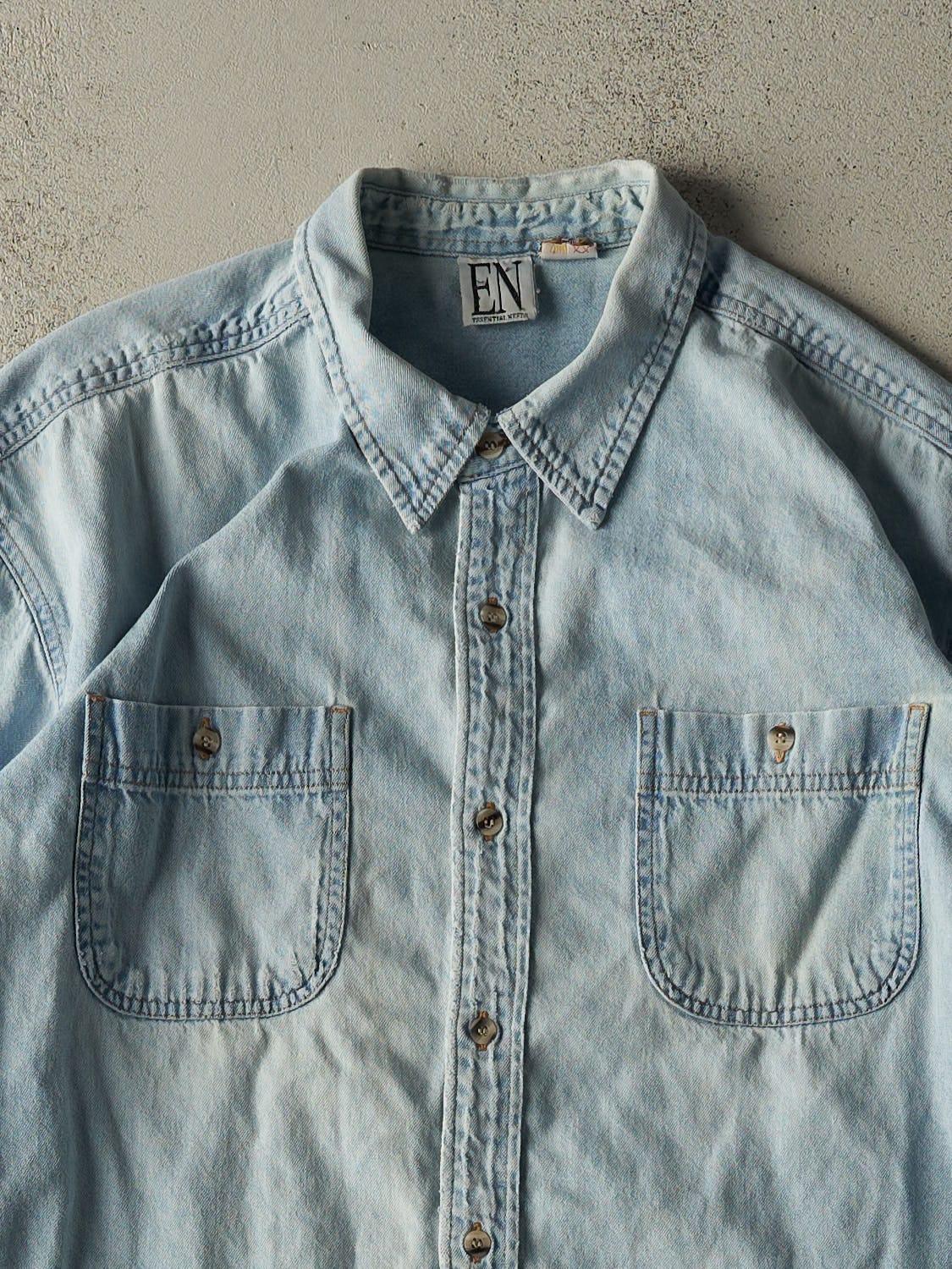 Vintage 90s Light Wash Denim Button Up Long Sleeve (XL/XXL)