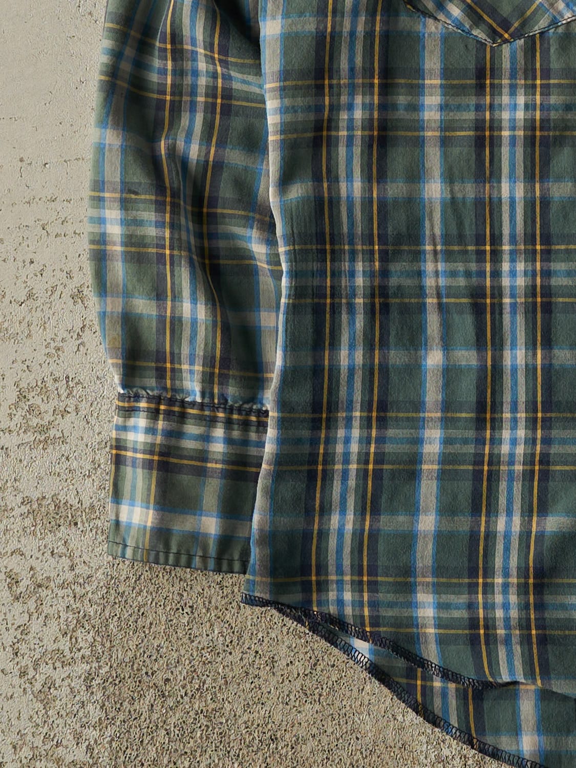 Vintage 90s Green Wrangler Plaid Button Up Long Sleeve (M/L)