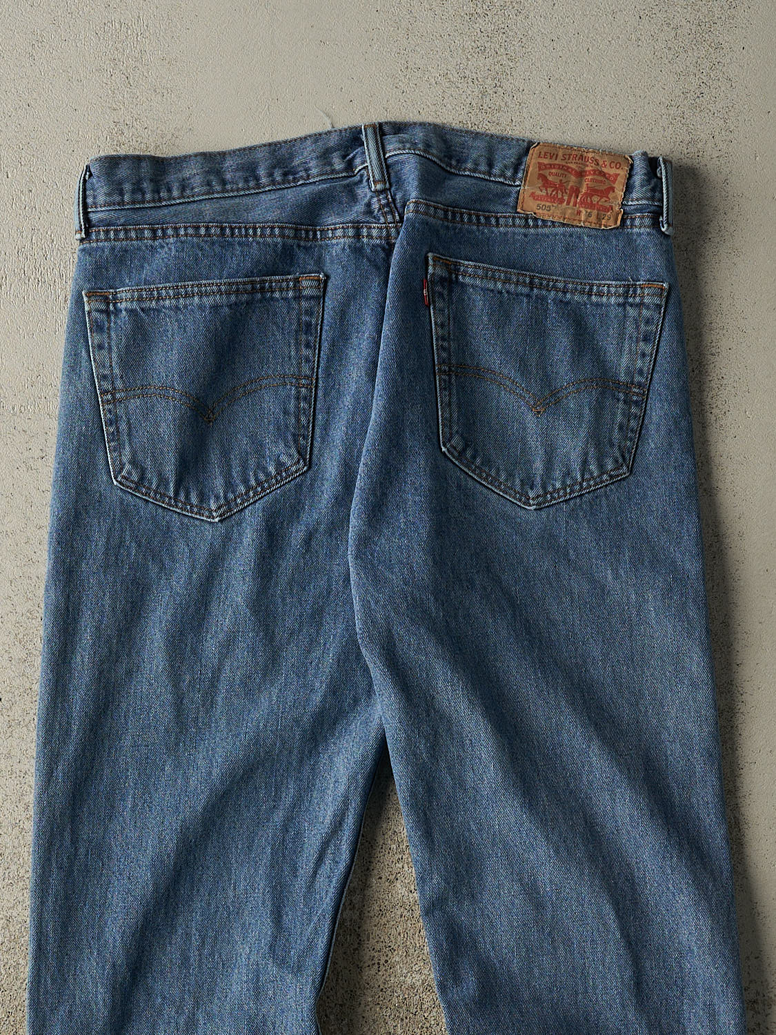 Vintage Y2K Mid Wash Levi's 505 Jeans (36x29)