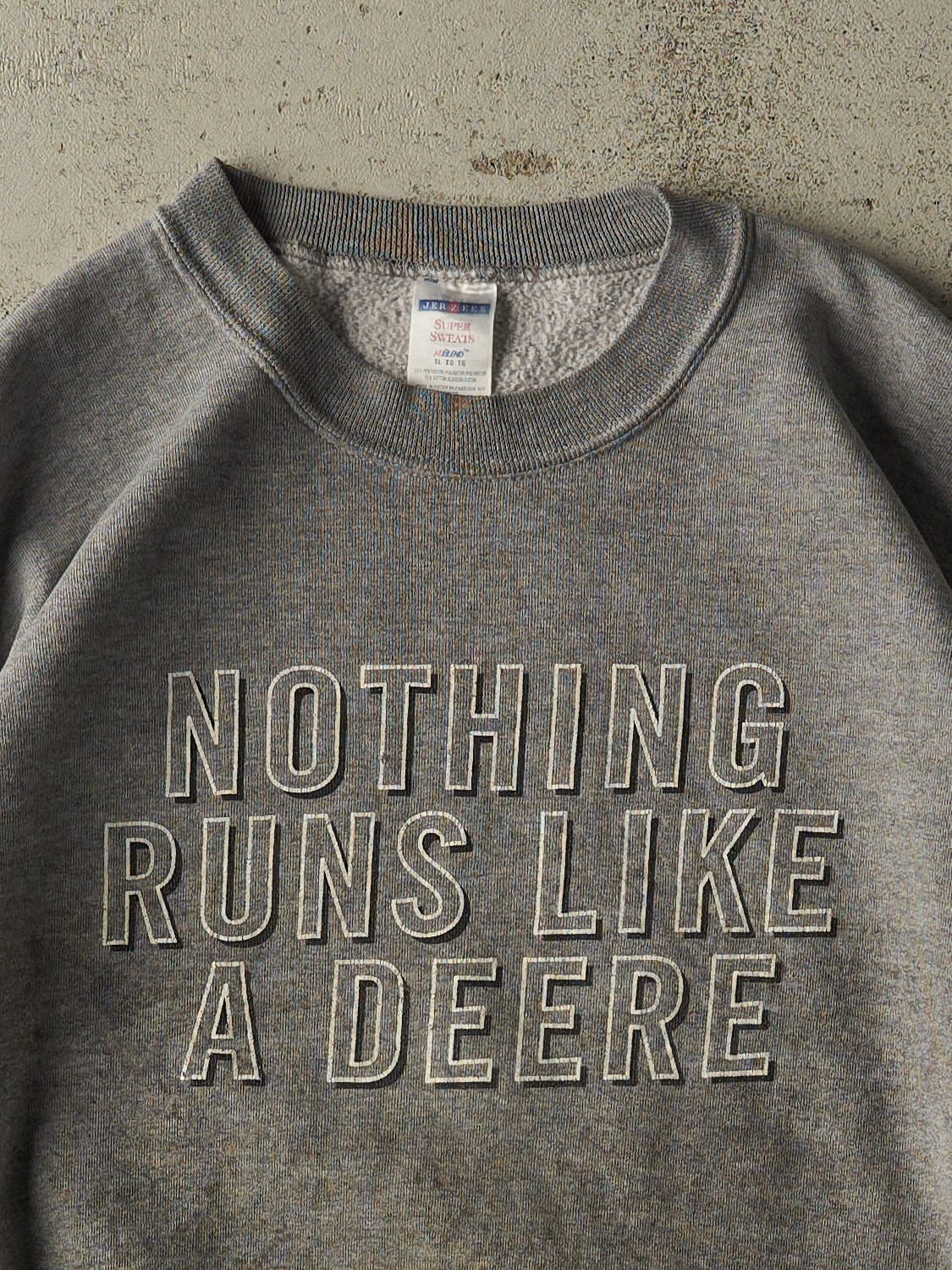 Vintage Y2K Grey John Deere "Nothing Runs Like A Deere" Slogan Crewneck (L/XL)