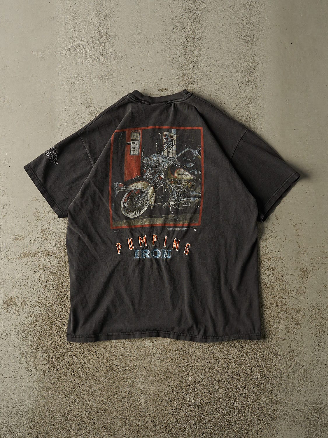 Vintage 96' Faded Black Harley Davison "Pumping Iron" Tee (L/XL)