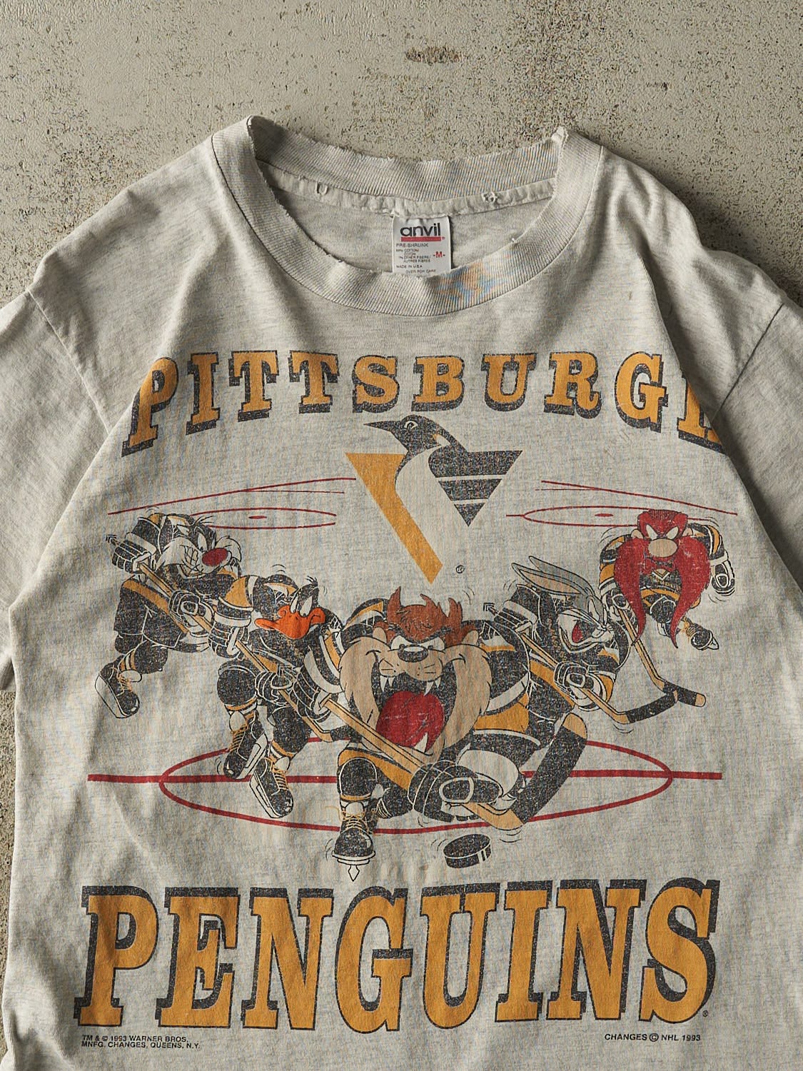 Vintage 93' Grey Pittsburgh Penguins x Looney Tunes Tee (S)