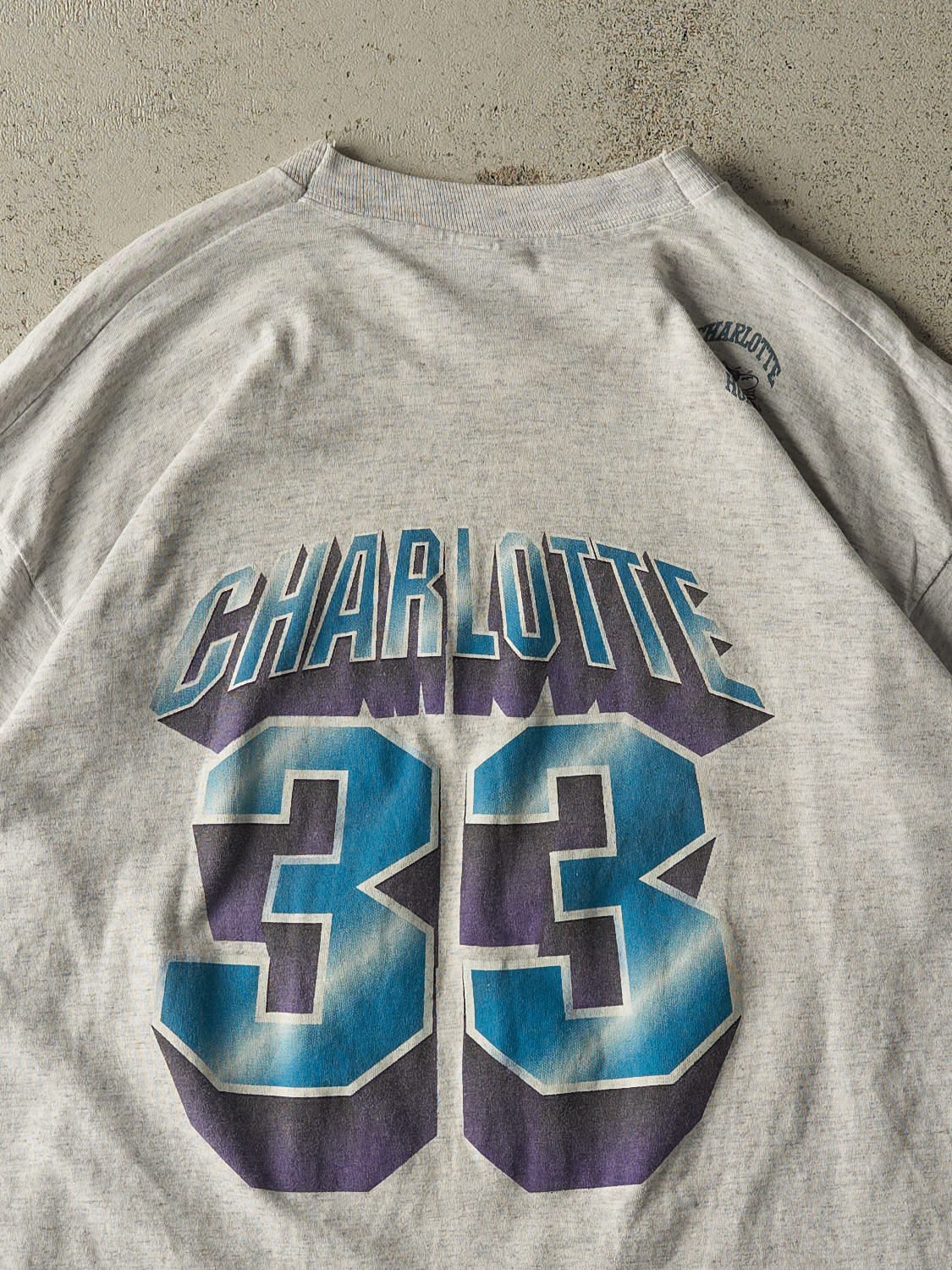 Vintage 90s Heather Grey Charlotte Hornets Alonzo Mourning Tee (XL)