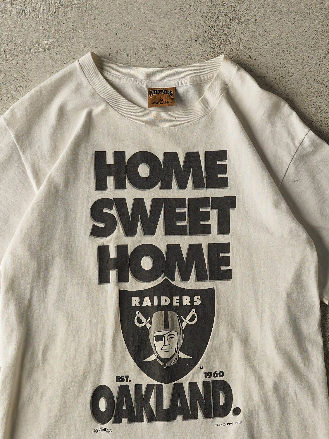 Vintage 95' White Oakland Raiders Autographed Tee (S/M)