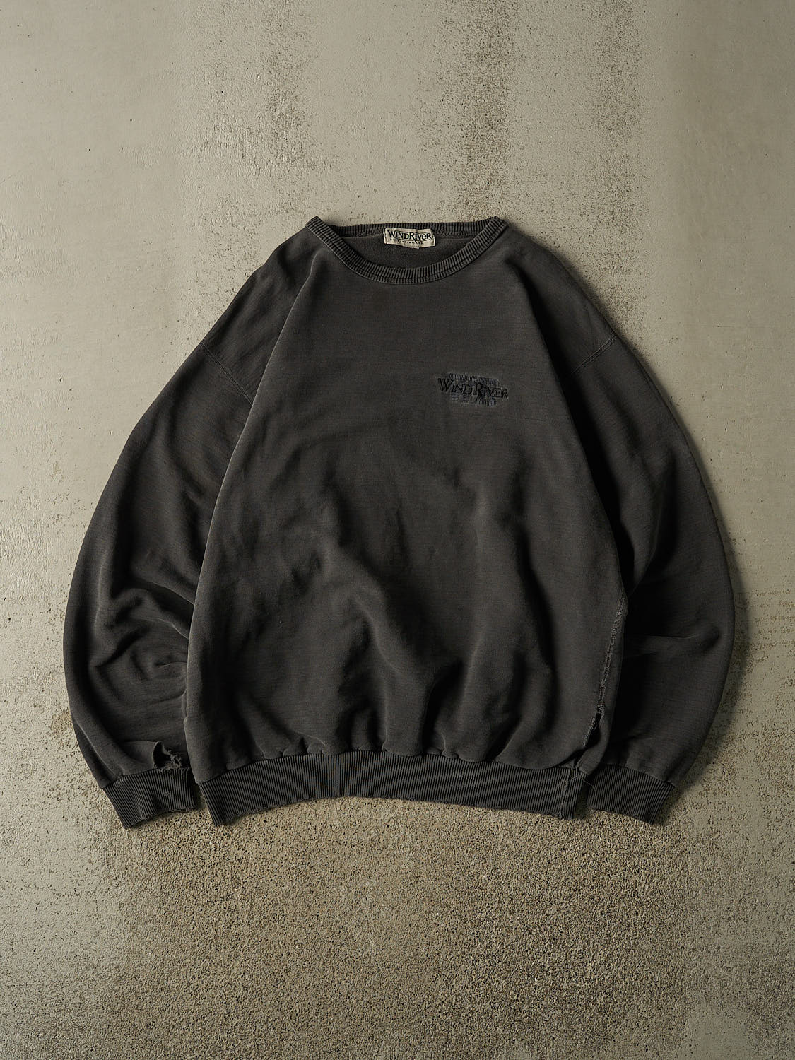 Vintage 90s Charcoal Grey Wind River Embroidered Crewneck (XL/XXL)