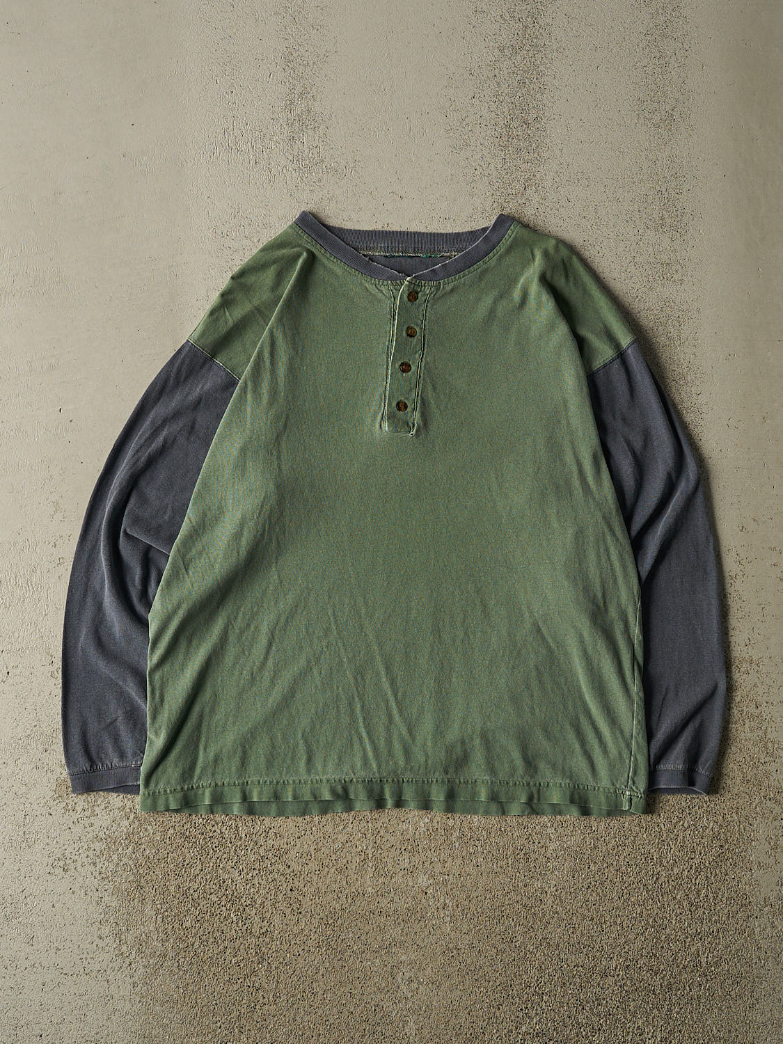 Vintage 90s Green Quarter Button  Long Sleeve (L/XL)