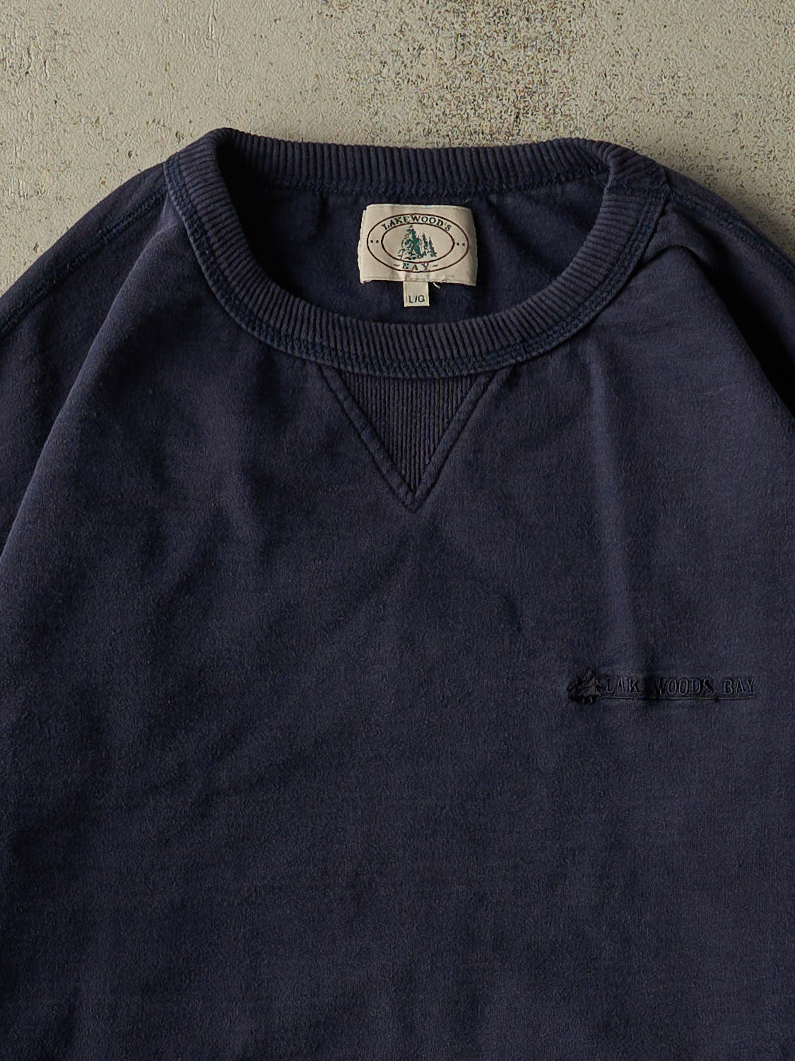Vintage 90s Navy Blue Lakewoods Bay Embroidered Crewneck (XL)