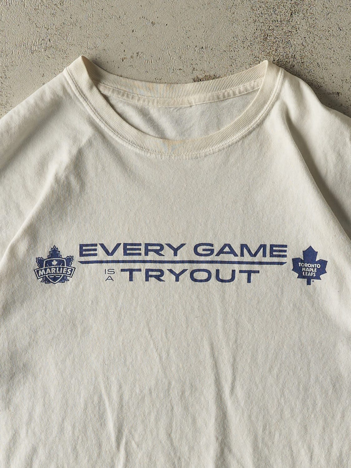 Vintage Y2K White Toronto Maple Leafs Slogan Tee (L)