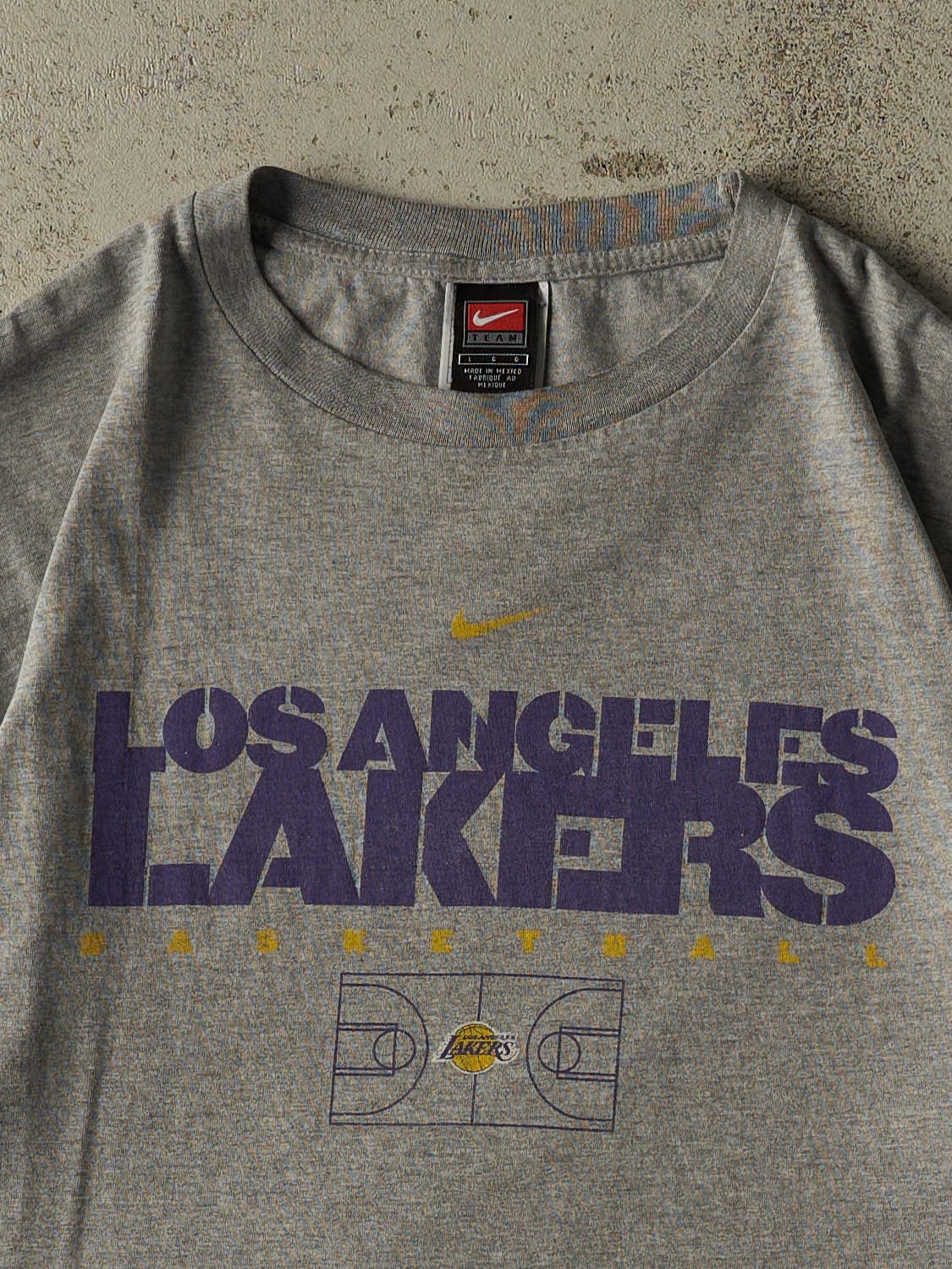 Vintage Y2K Grey Nike Los Angeles Lakers Tee (L/XL)