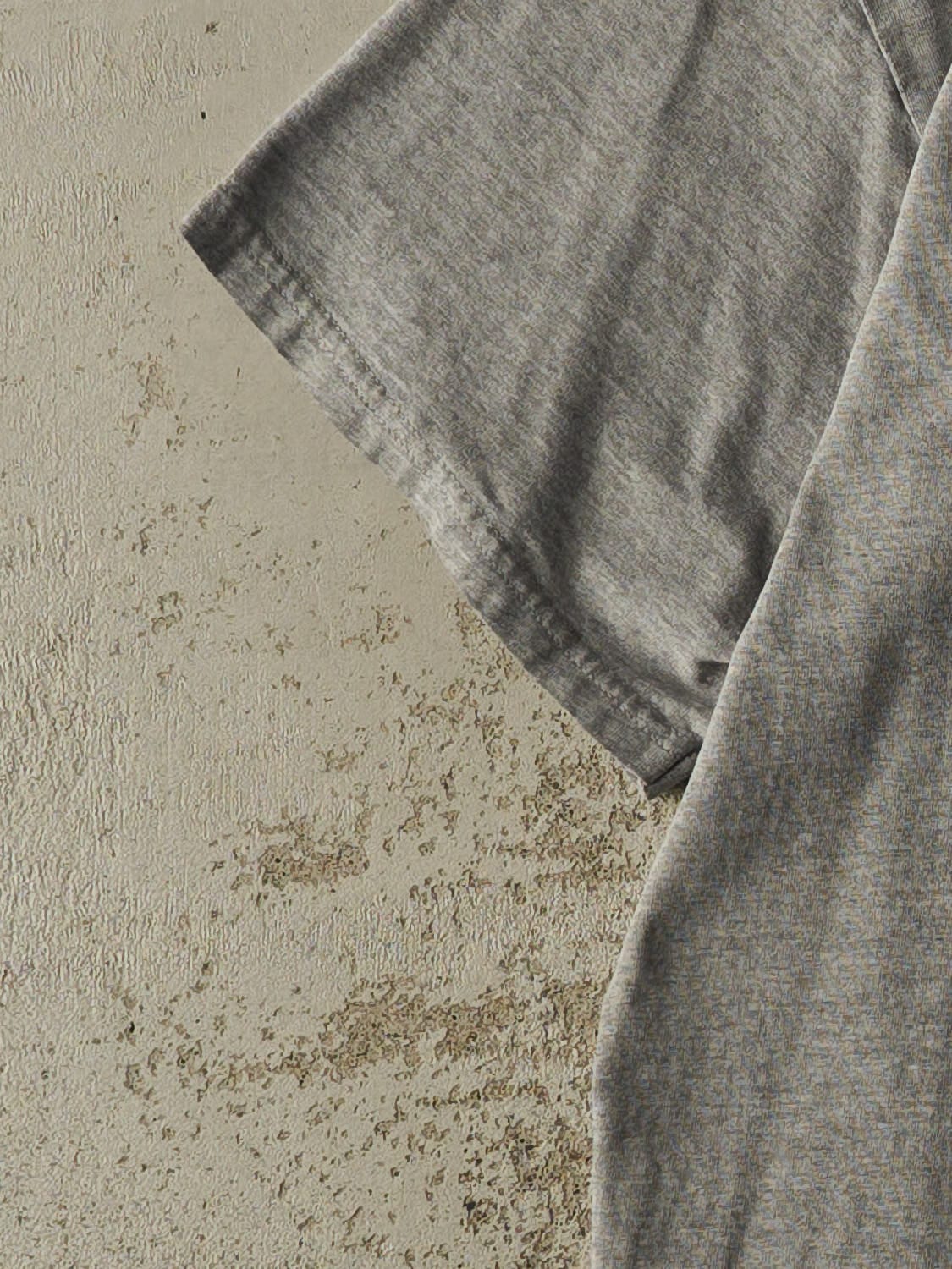 Vintage Y2K Grey Nike Los Angeles Lakers Tee (L/XL)