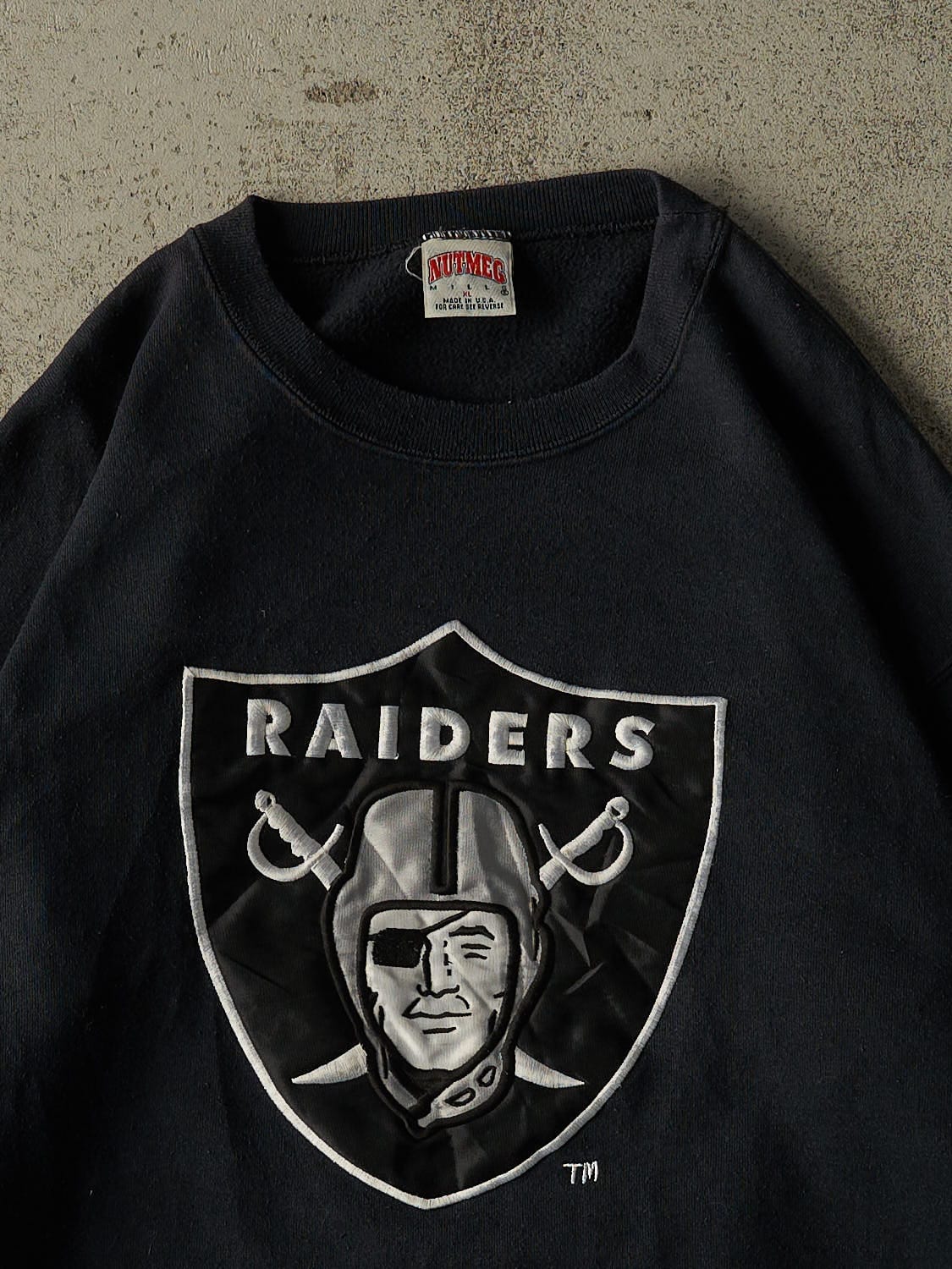 Vintage 90s Black Oakland Raiders Embroidered Crewneck (L/XL)