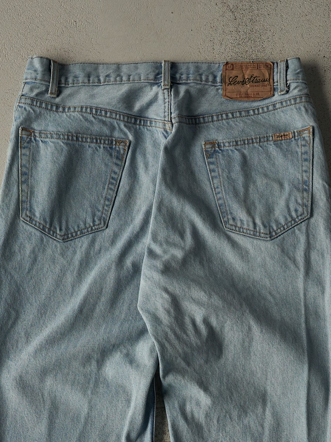 Vintage Y2K Light Wash Levi's Signature Series Jeans (34x29)
