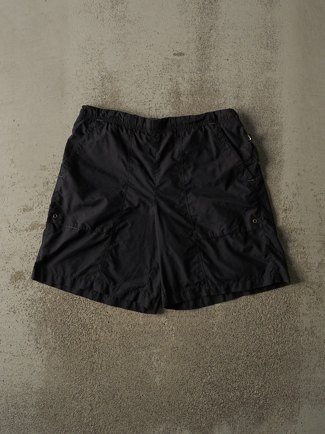 Vintage Y2K Black Nike Shorts (34x9.5)