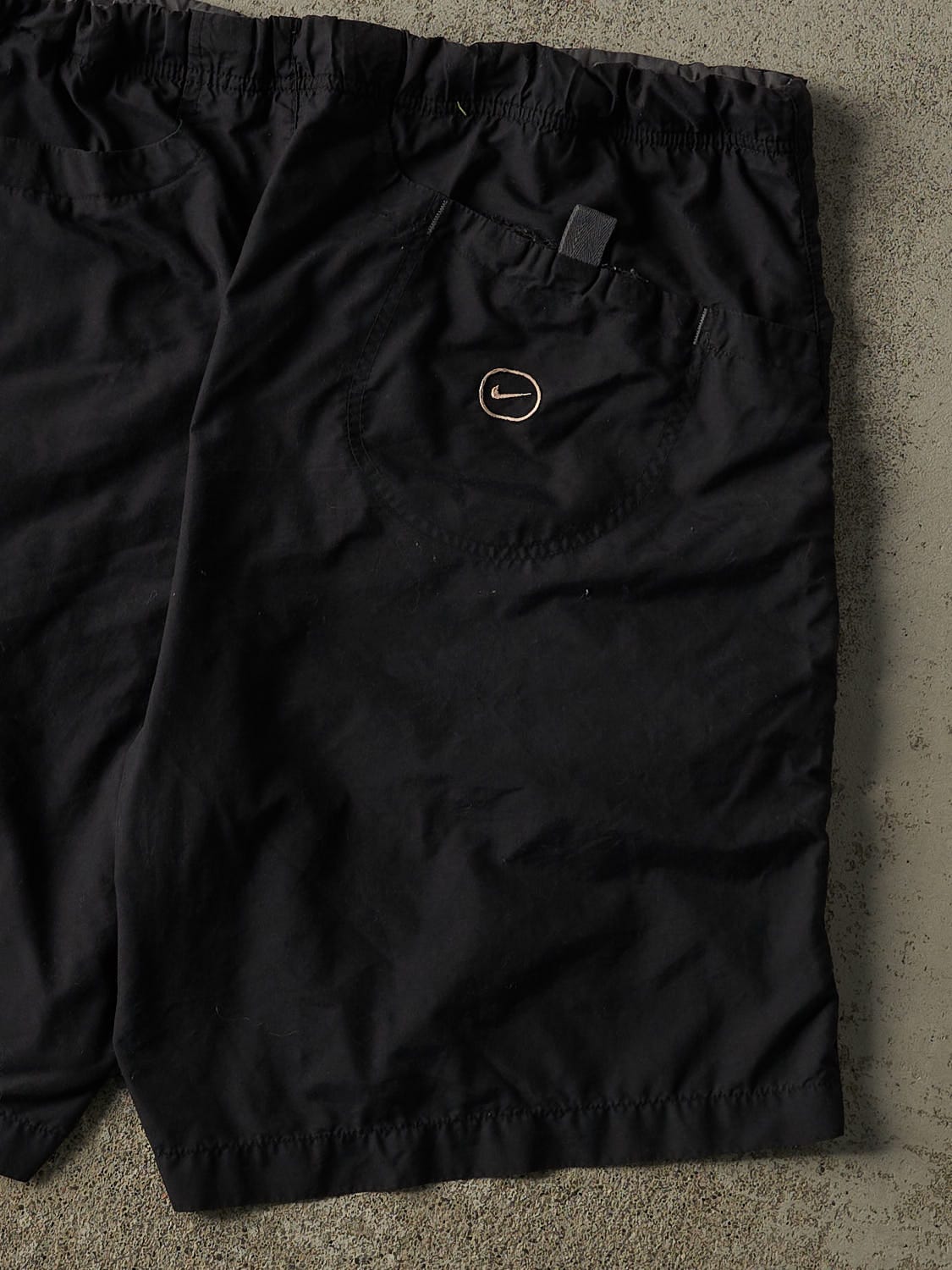 Vintage Y2K Black Nike Shorts (34x9.5)