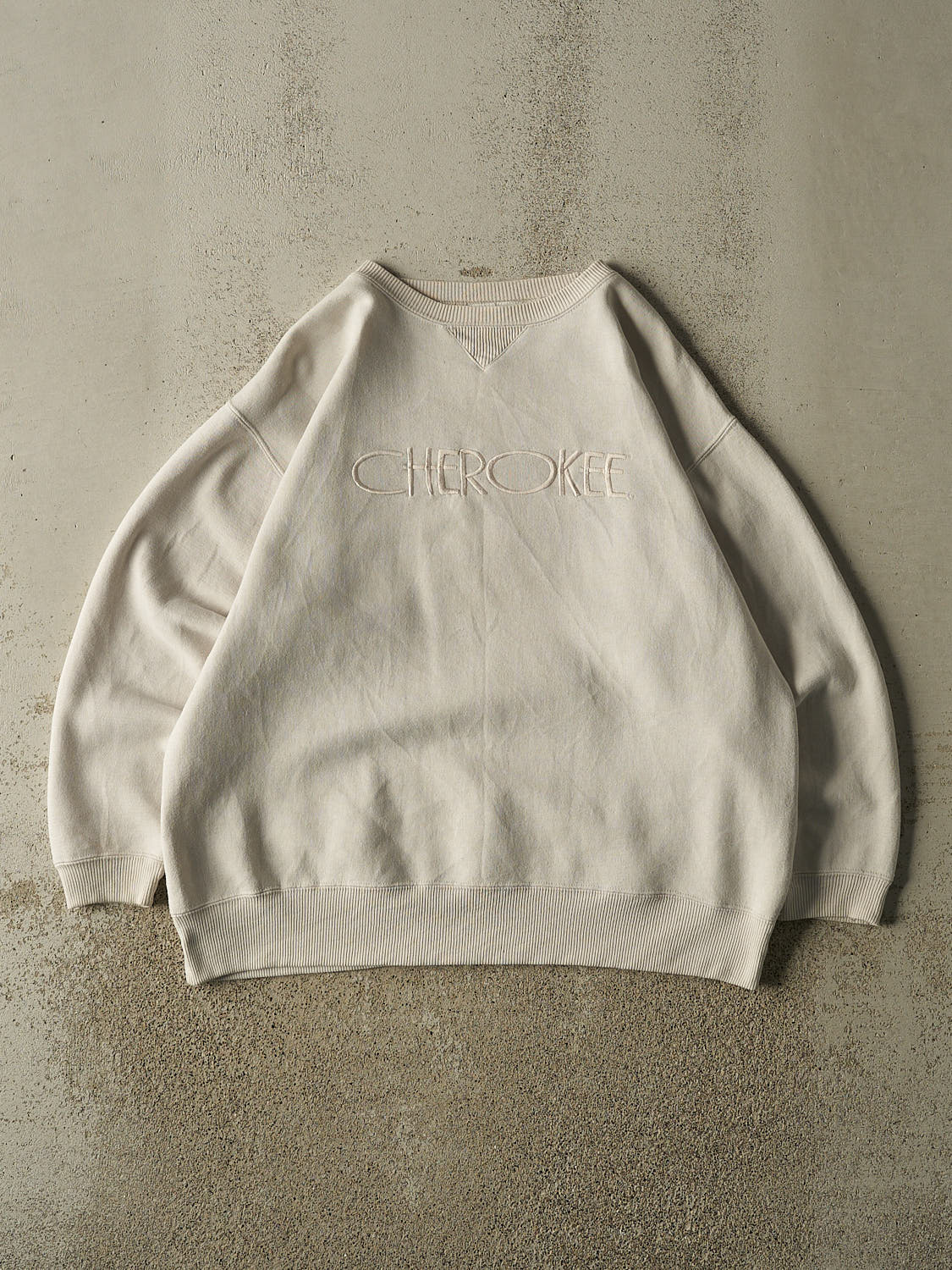 Vintage Y2K Beige Cherokee Embroidered Crewneck (L/XL)