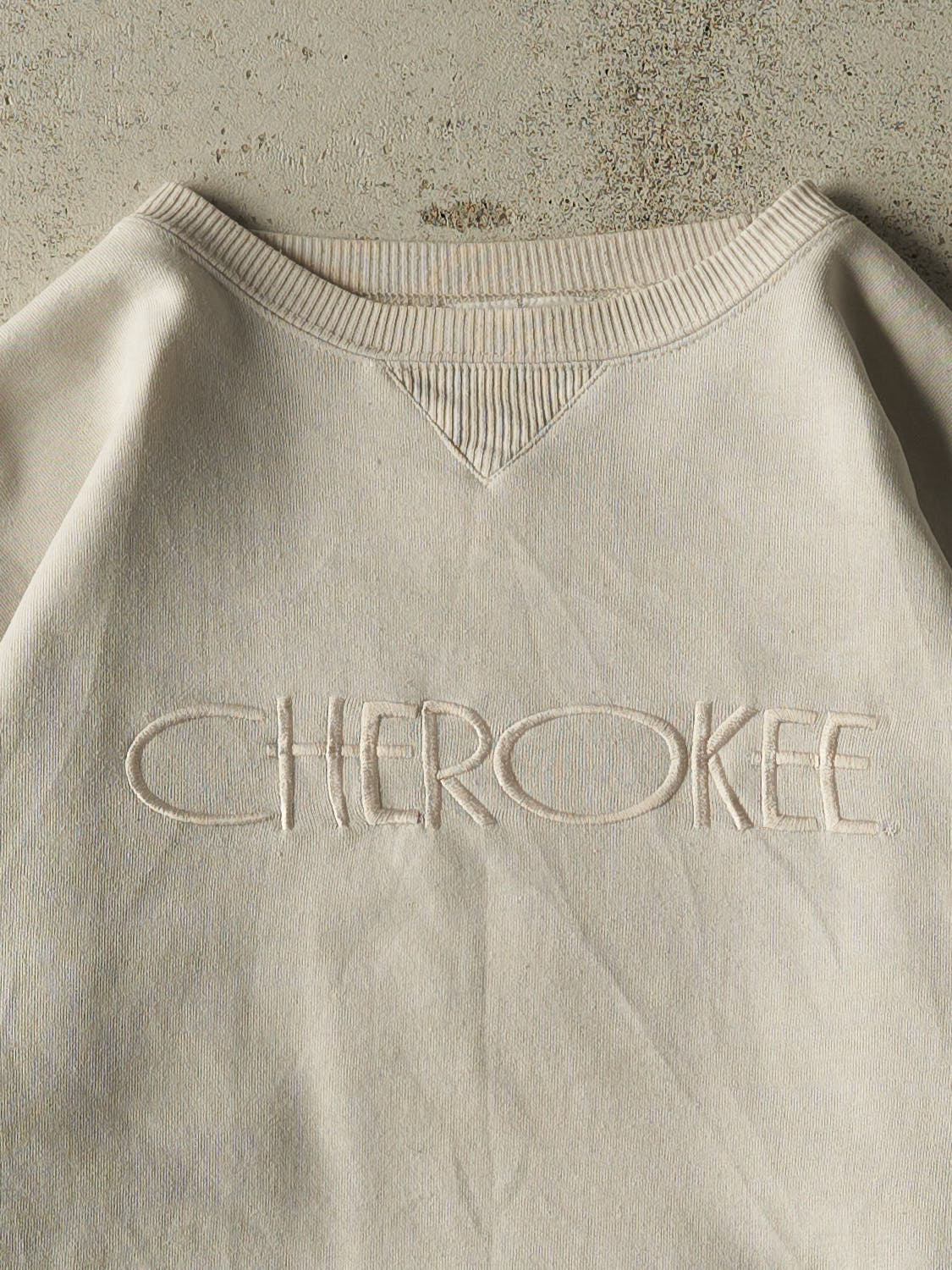 Vintage Y2K Beige Cherokee Embroidered Crewneck (L/XL)