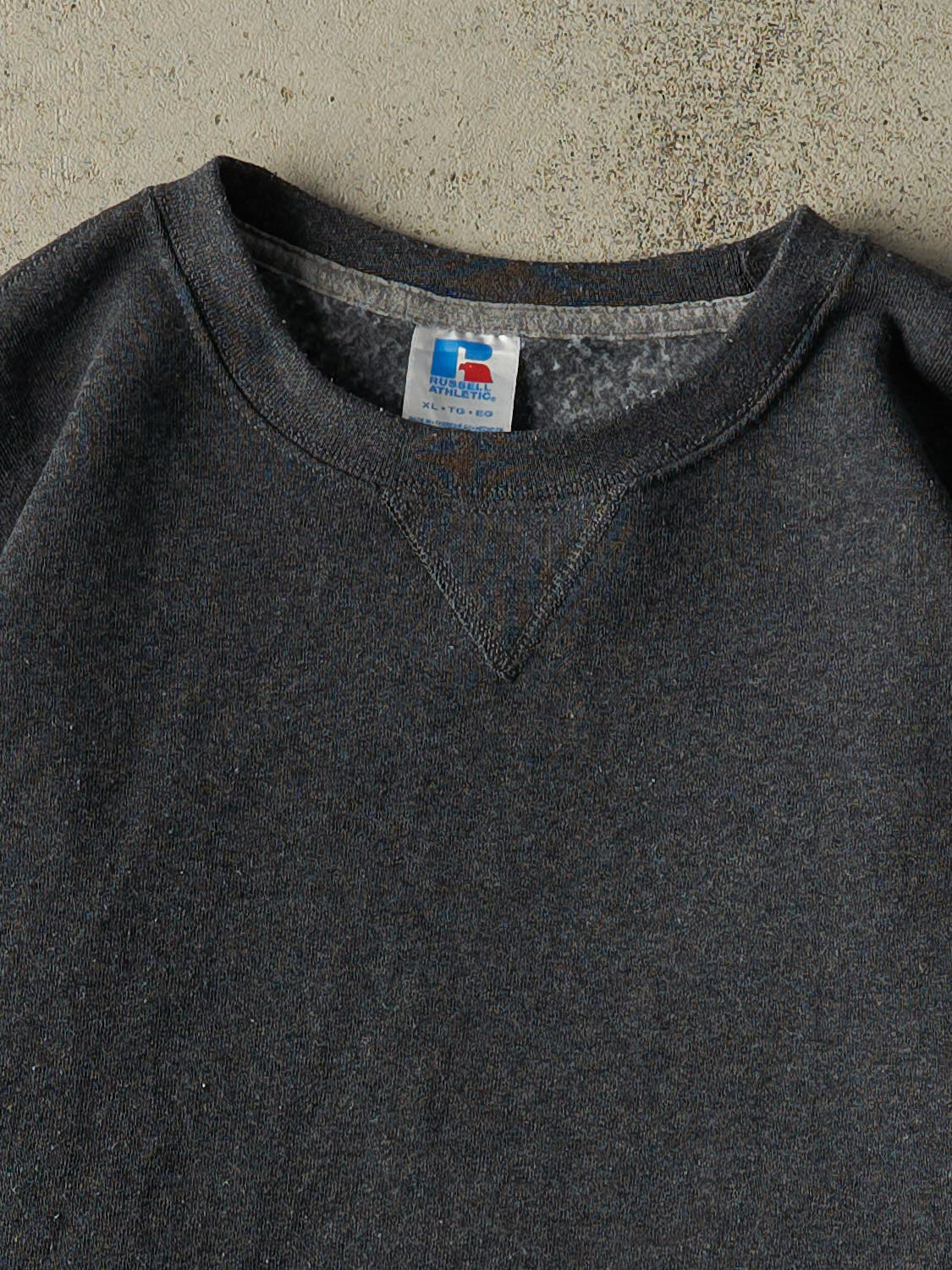 Vintage Y2K Charcoal Grey Russell Athletic Blank Crewneck (XL)