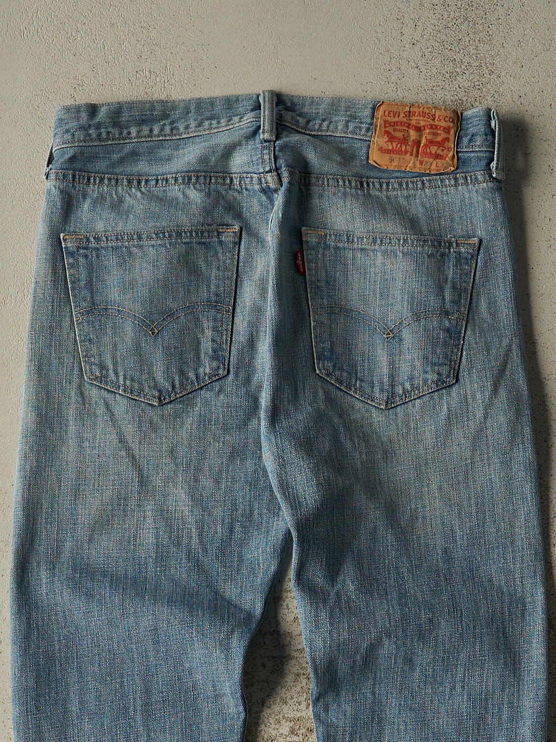 Vintage Y2K Light Wash Levi's 501 Jeans (31x31.5)