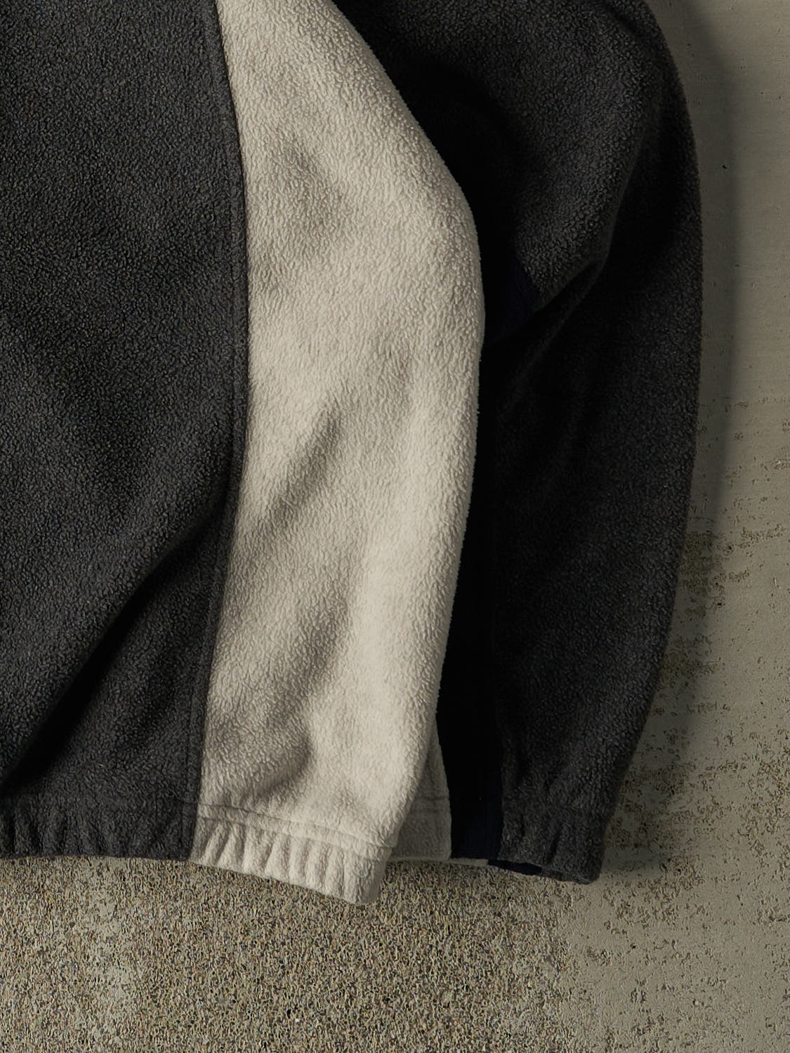 Vintage 90s Charcoal Grey & Beige Embroidered Quarter Zip Fleece (XL/XXL)