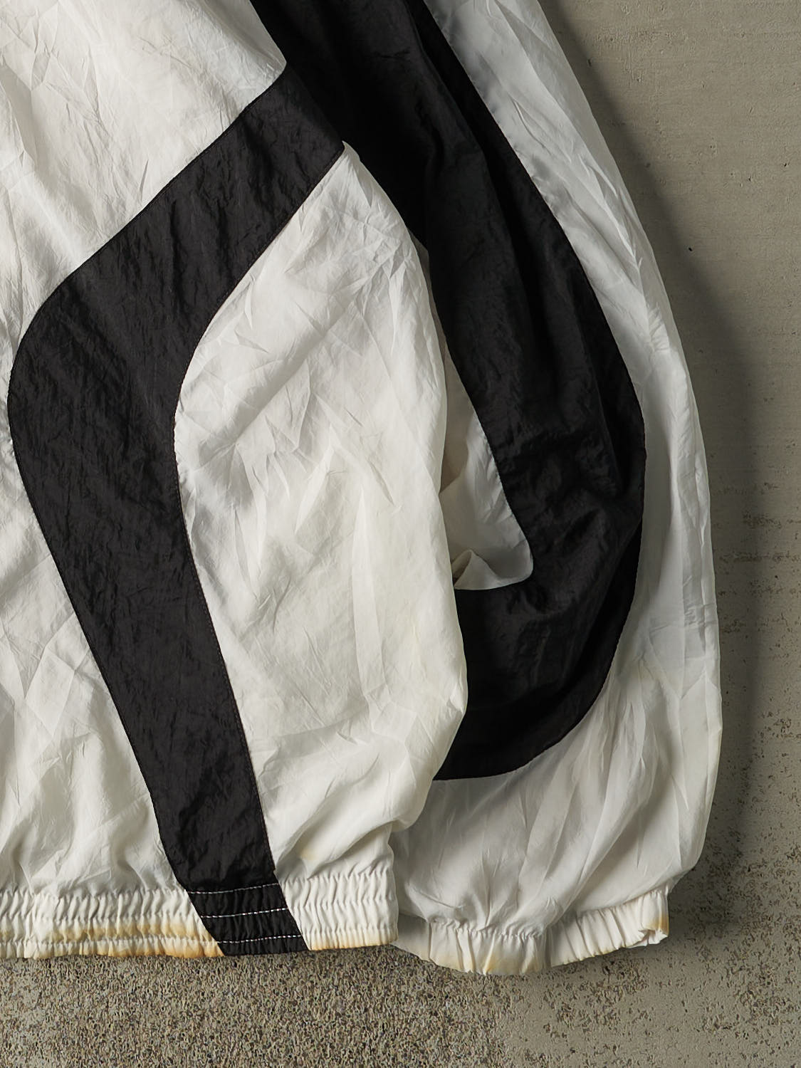 Vintage Y2K White & Black Nike Windbreaker (XL)