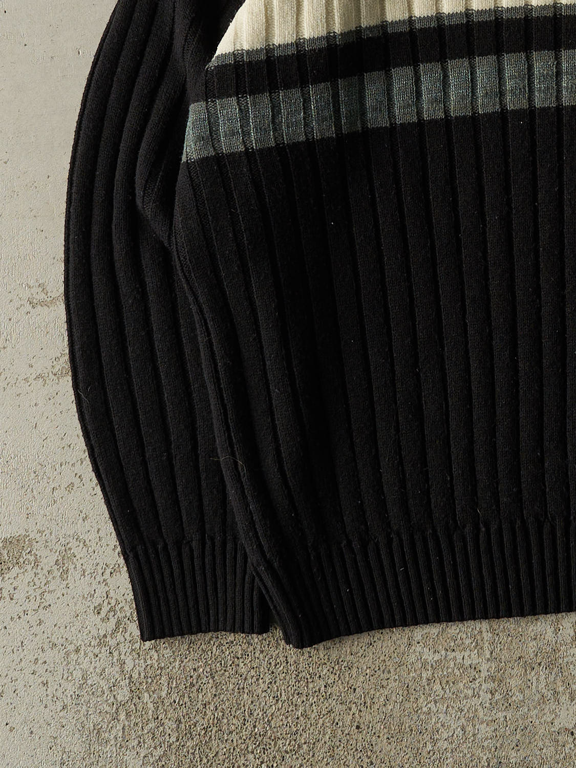 Vintage Y2K Black Striped Knit (L/XL)