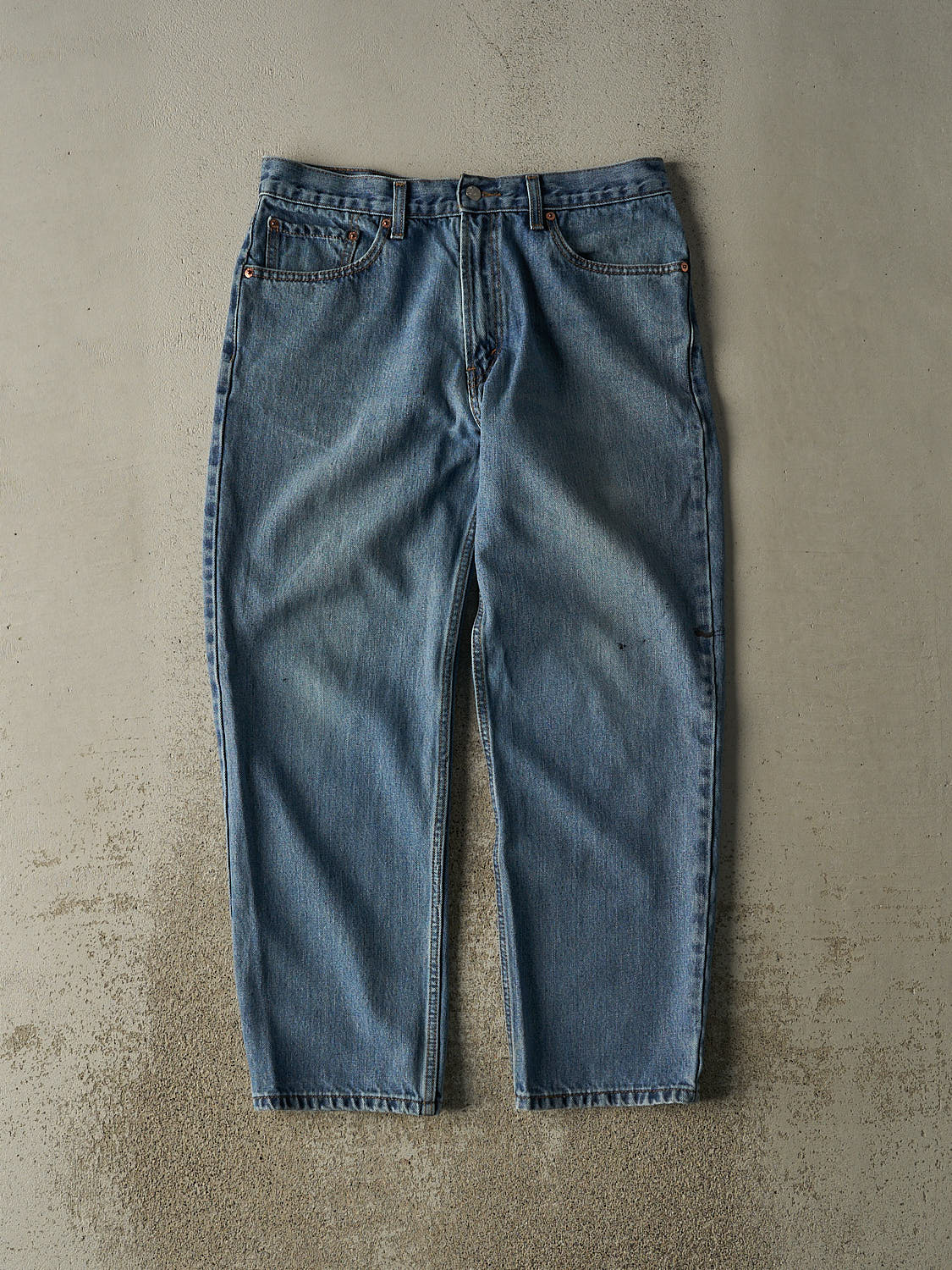 Vintage 90s Light Wash Levi's Relaxed Fit Jeans (32x29)