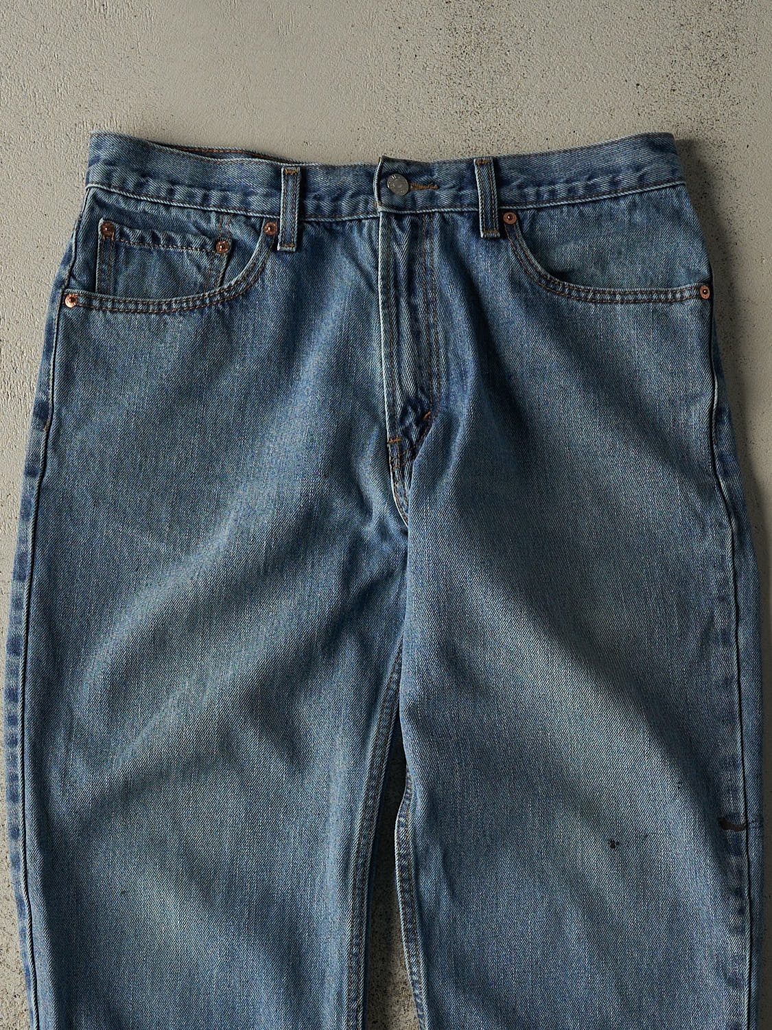 Vintage 90s Light Wash Levi's Relaxed Fit Jeans (32x29)