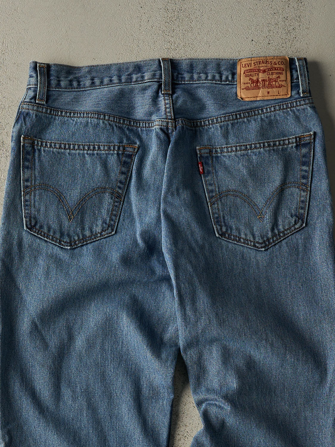 Vintage 90s Light Wash Levi's Relaxed Fit Jeans (32x29)