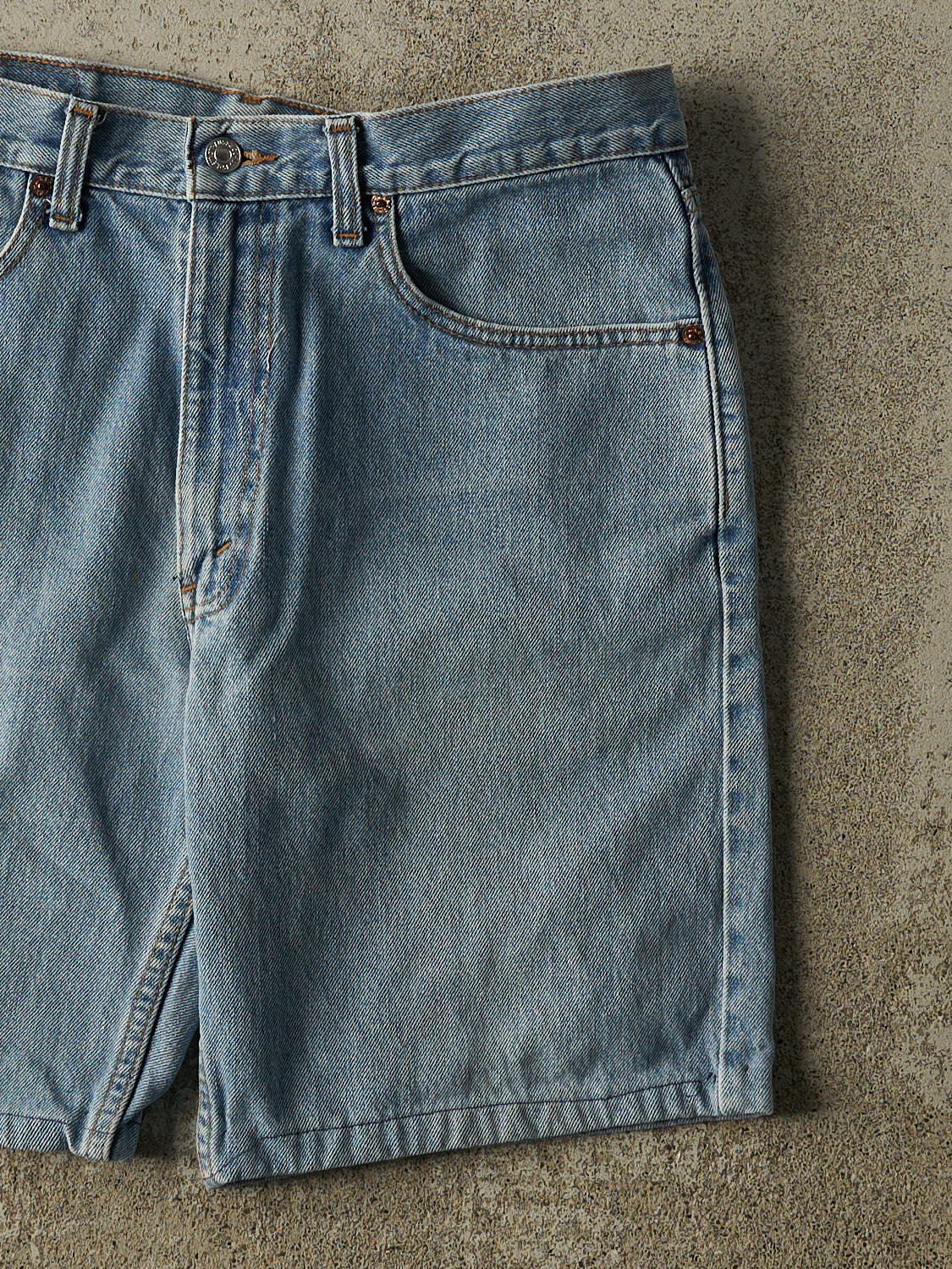 Vintage 90s Light Wash Levi's 550 Jorts (33x8)