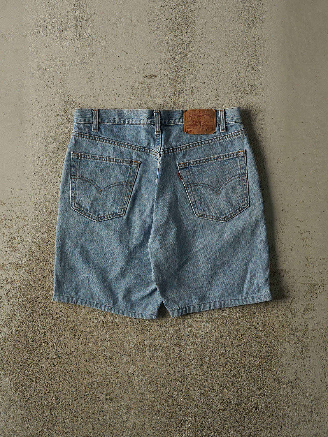 Vintage 90s Light Wash Levi's 550 Jorts (33x8)