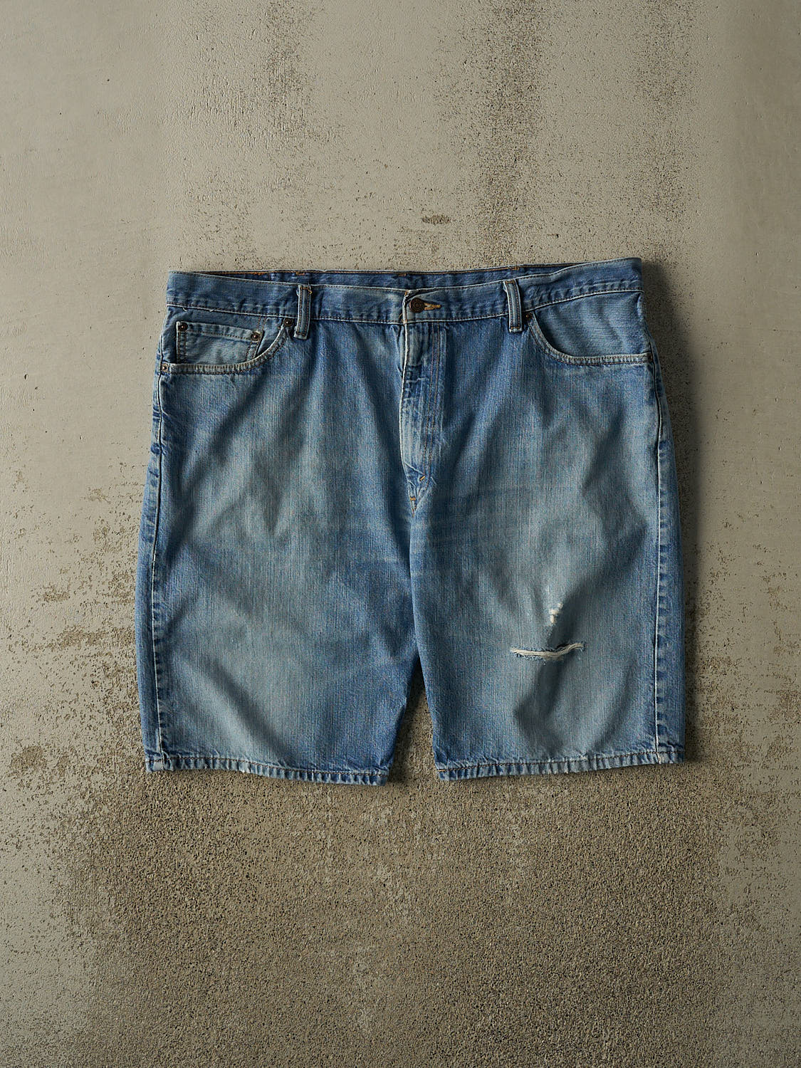 Vintage Y2K Mid Wash Levi's 505 Jorts (42x10.5)
