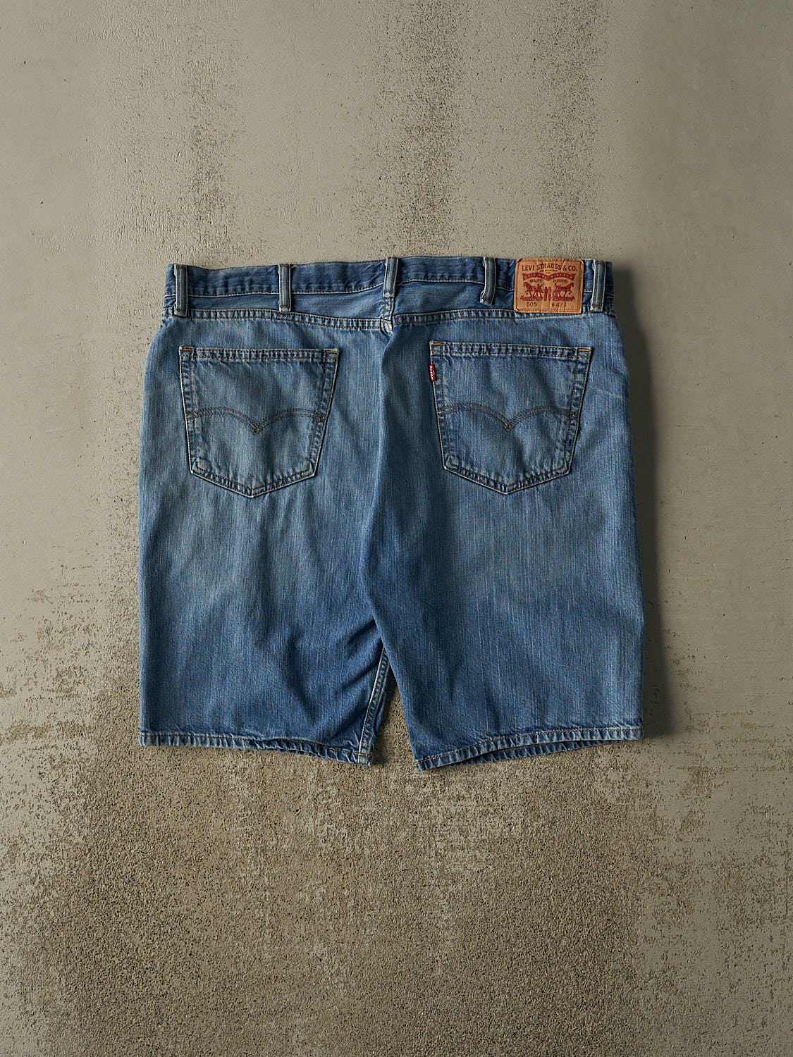 Vintage Y2K Mid Wash Levi's 505 Jorts (42x10.5)