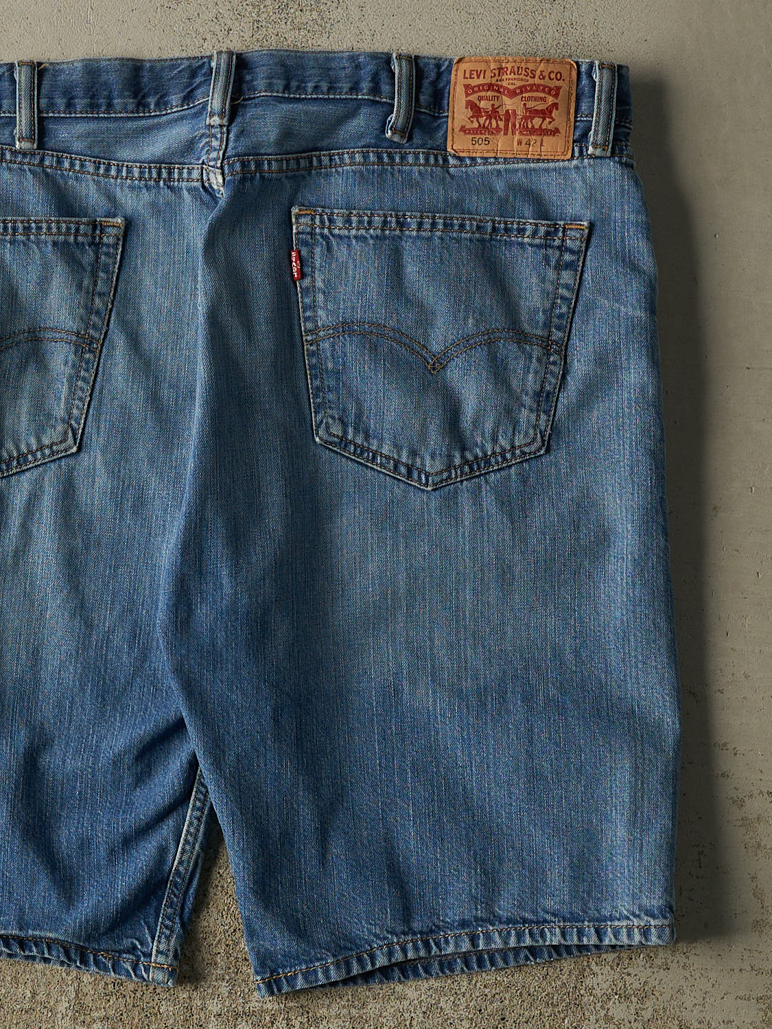 Vintage Y2K Mid Wash Levi's 505 Jorts (42x10.5)