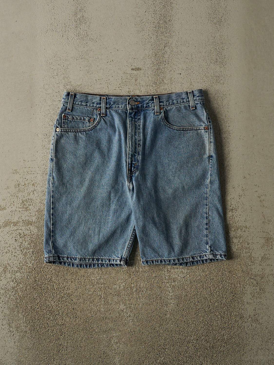 Vintage 90s Light Wash Levi's 505 Jorts (34x9)