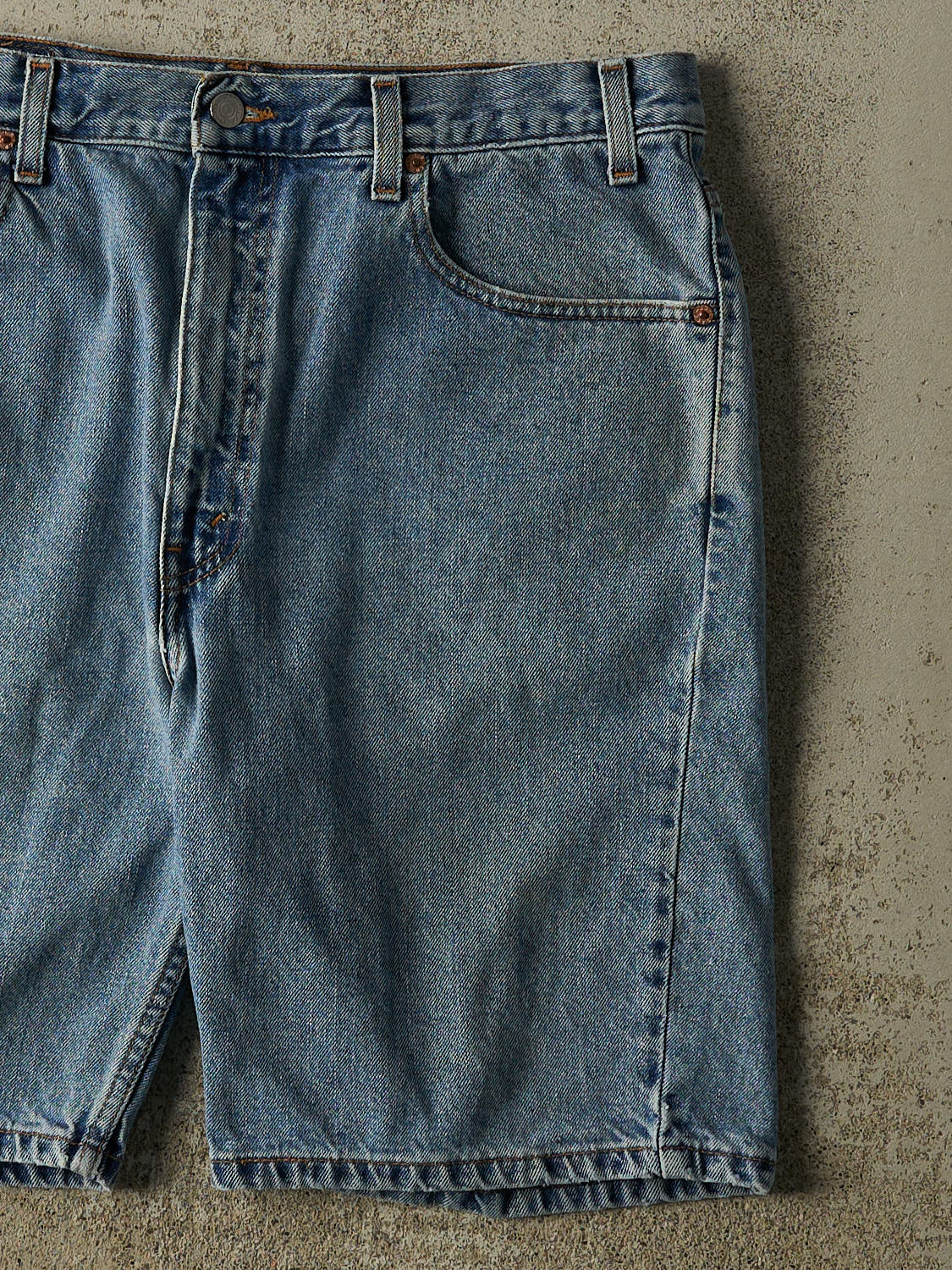Vintage 90s Light Wash Levi's 505 Jorts (34x9)