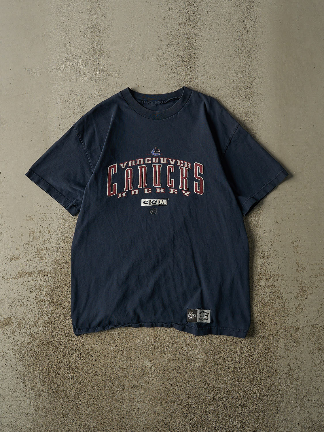 Vintage Y2K Navy Blue Vancouver Canucks Tee (M/L)