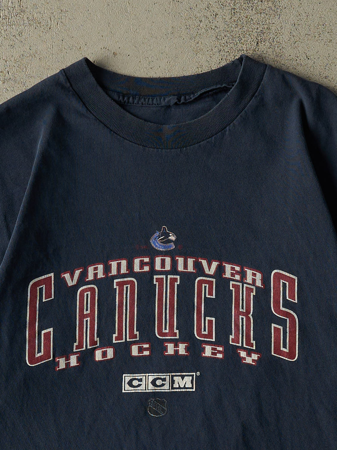 Vintage Y2K Navy Blue Vancouver Canucks Tee (M/L)