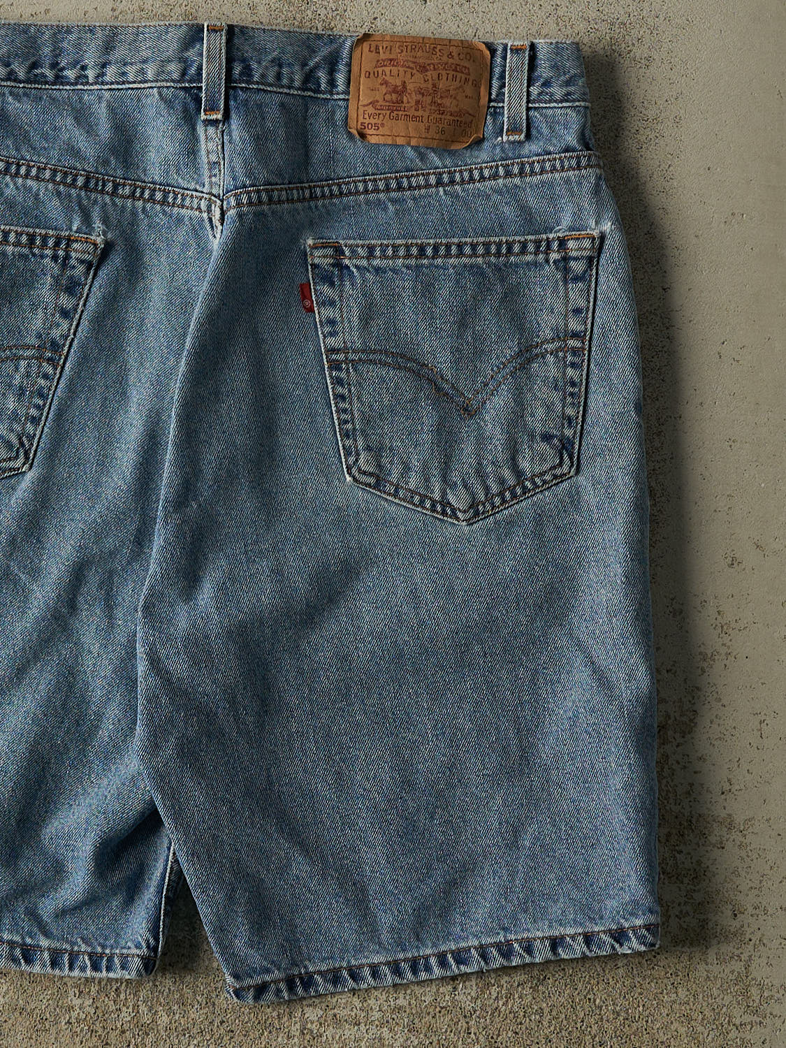 Vintage 90s Light Wash Levi's 505 Jorts (34x9)
