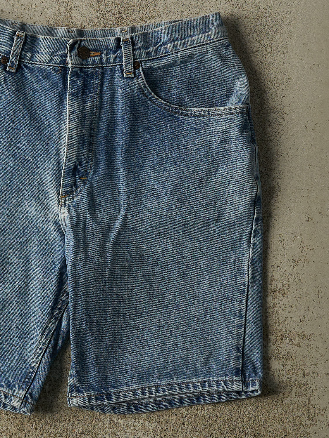 Vintage 90s Light Wash Lee Jorts (32x9)