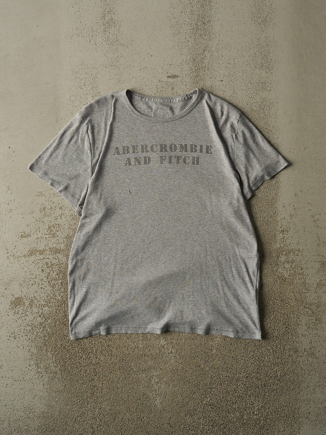 Vintage Y2K Grey Abercrombie & Fitch Tee (M)