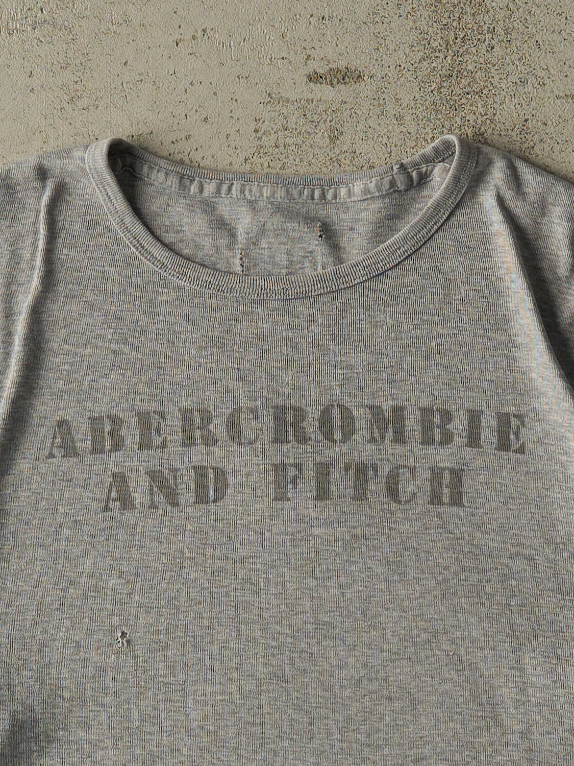 Vintage Y2K Grey Abercrombie & Fitch Tee (M)